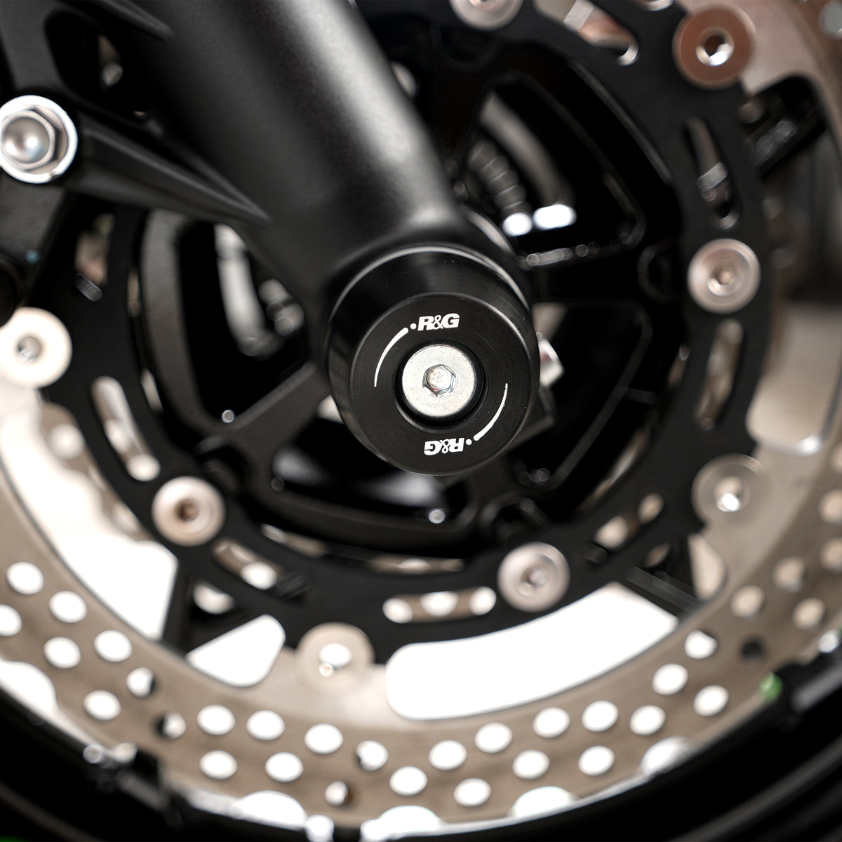 R&G APEX Fork Protectors | Black | Kawasaki Z650 S ‘26-, Z650, Ninja 650 '17-, Ninja 7 Hybrid Hev, Z7 Hybrid Hev '24- & Z650RS '21-