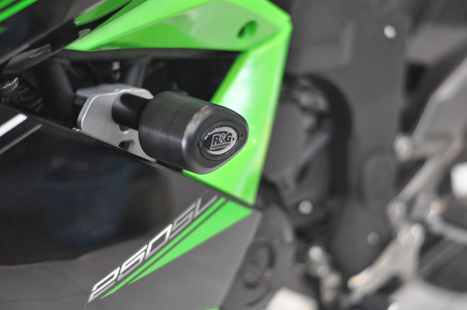 R&G Crash Protectors | Black | Kawasaki Ninja 250 SL 2014>2020 & Kawasaki Ninja 125 2019>Current