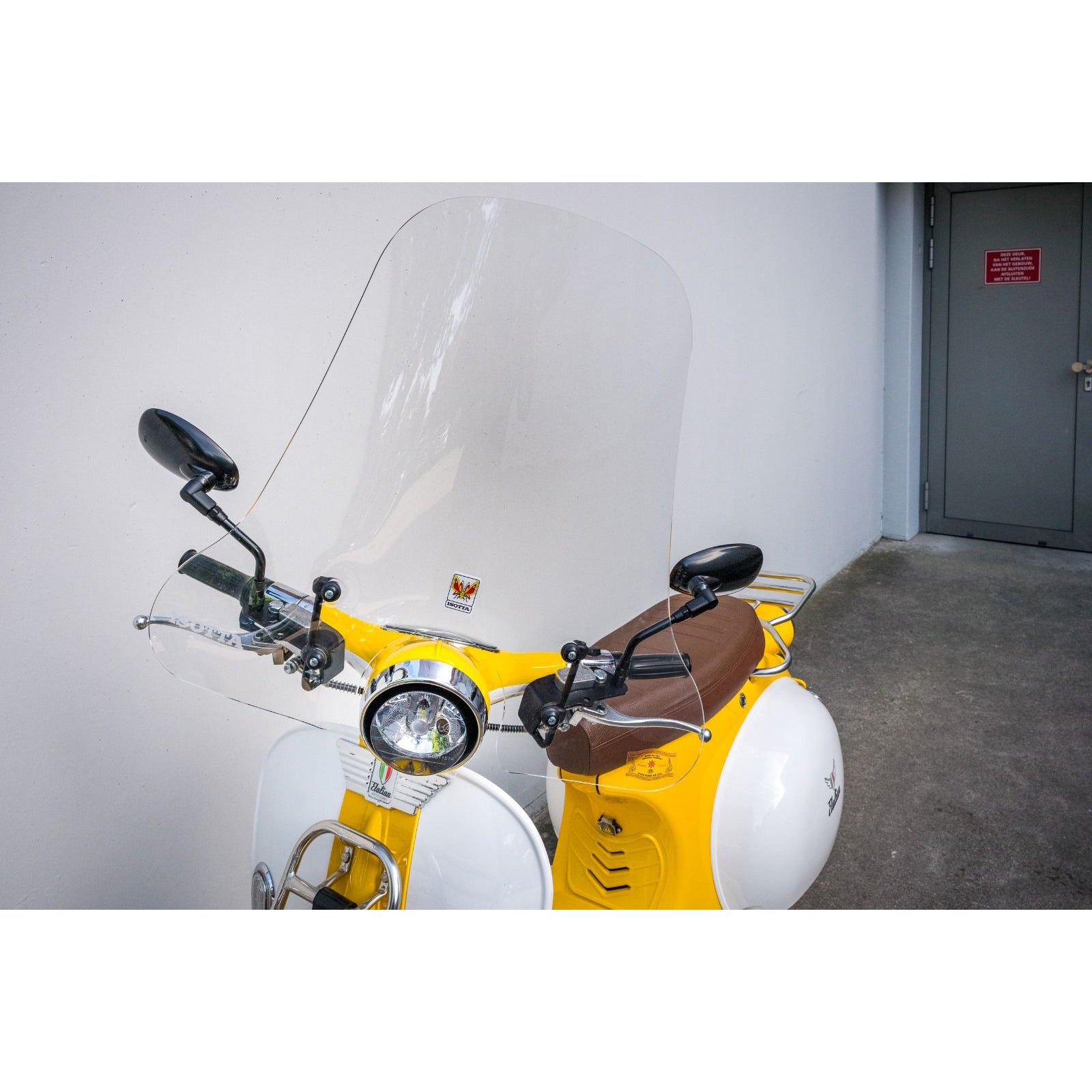 Isotta Classic Screen | Clear | Piaggio Vespa LX 50/125/150 2005 - 2014 -   Pyramid Motorcycle Accessories