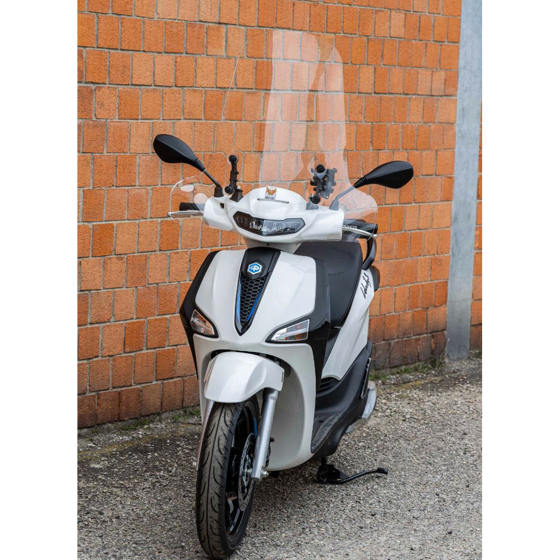 Isotta Classic Screen | Clear | Liberty 125 2025> -   Pyramid Motorcycle Accessories