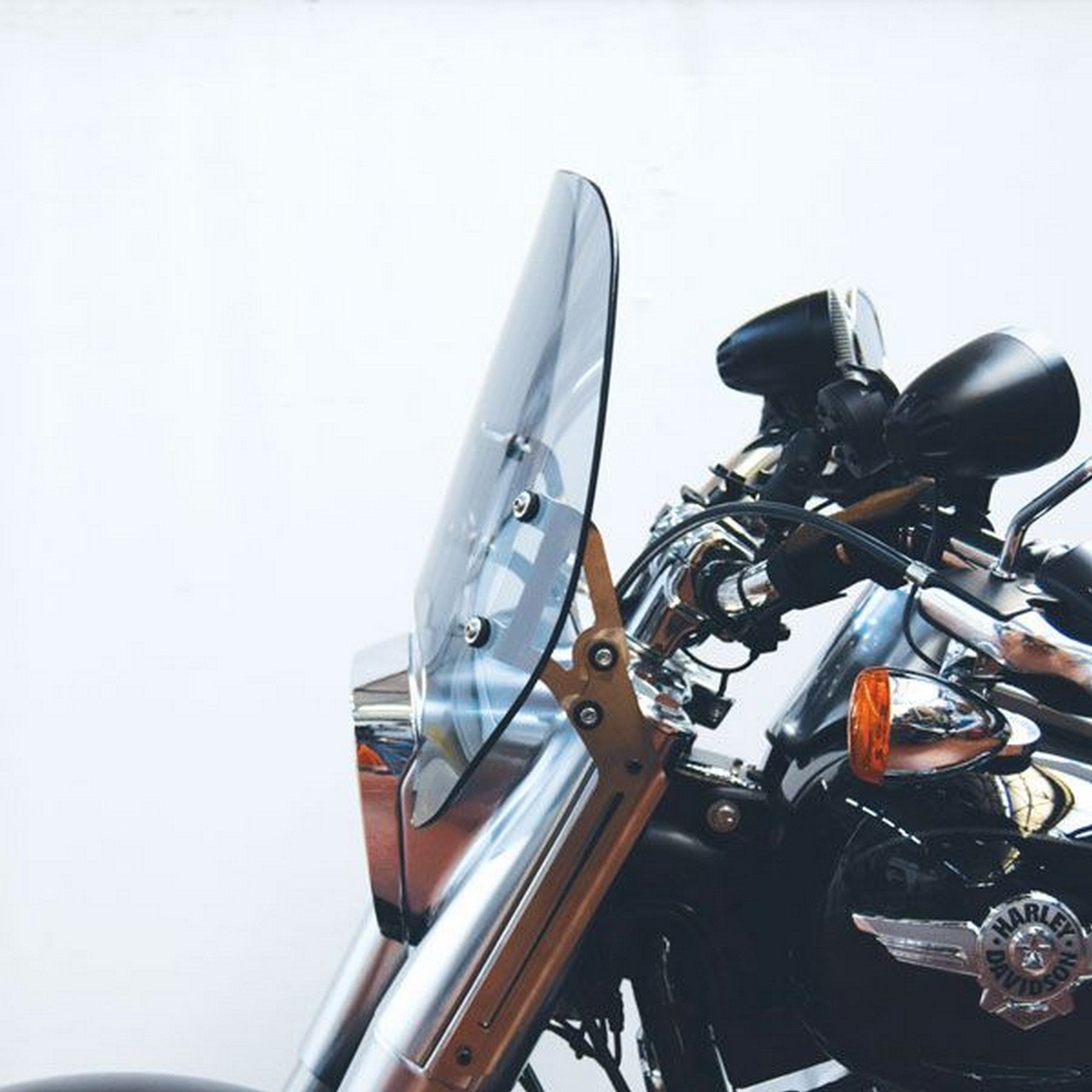 Isotta Screen with Variable Tilt | Harley Davidson Fat Boy 2018> -   Pyramid Motorcycle Accessories
