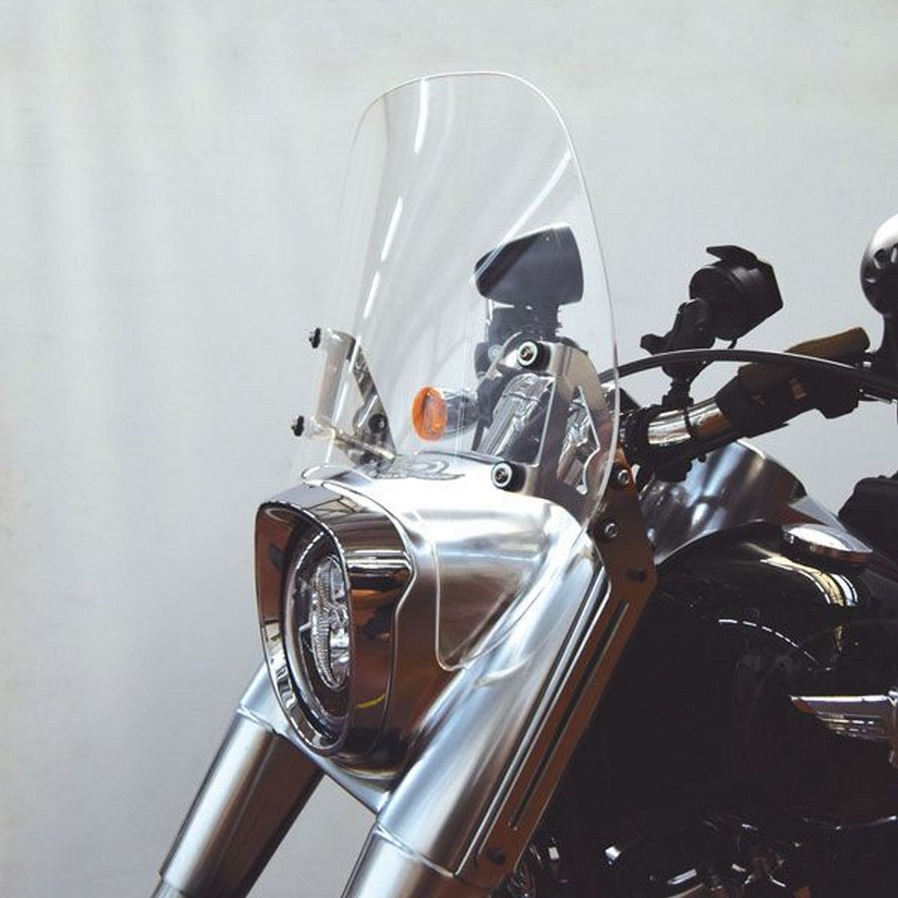 Isotta Screen with Variable Tilt | Harley Davidson Fat Boy 2018> -   Pyramid Motorcycle Accessories