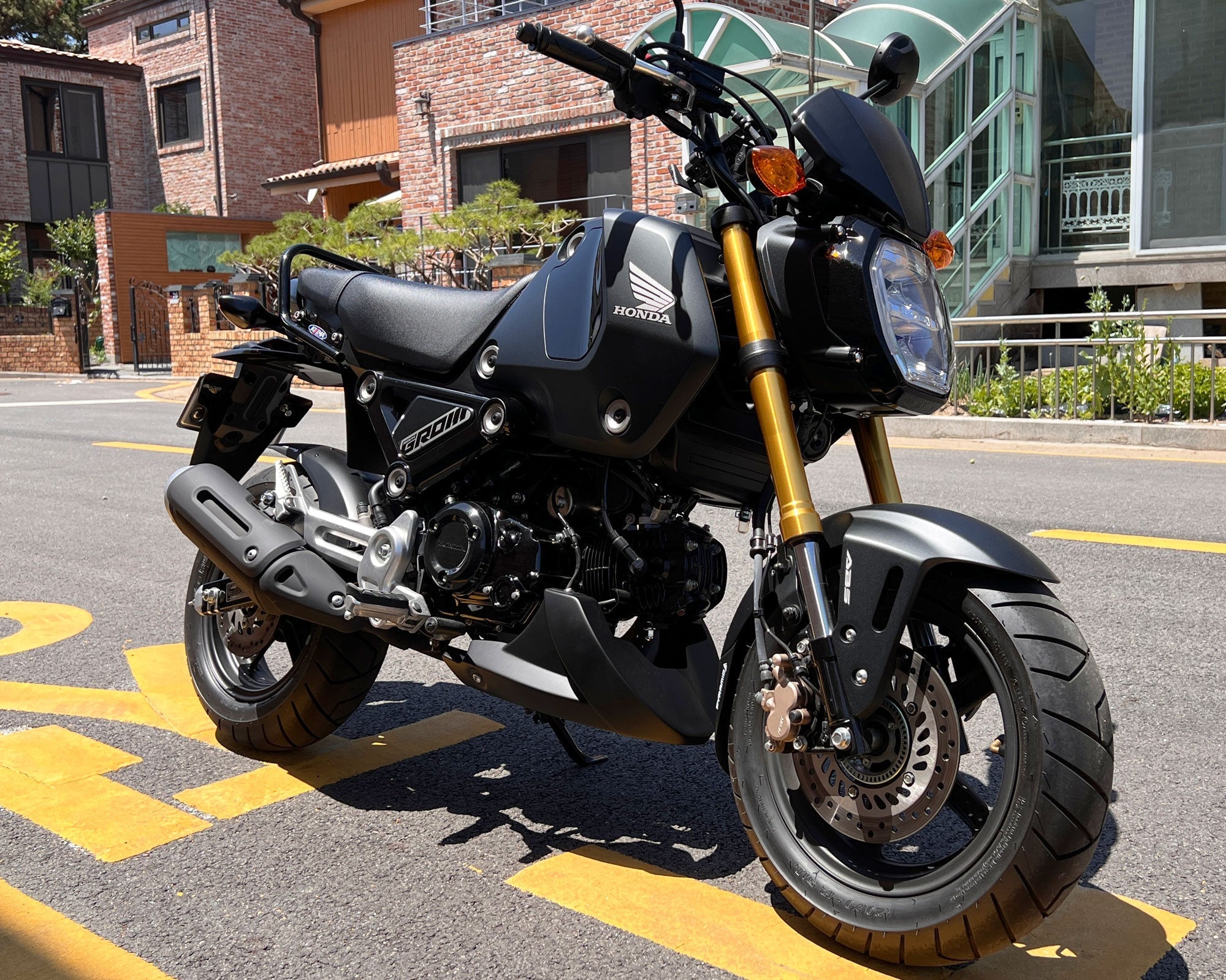 Pyramid Belly Pan | Gayety Red & Gloss Black | Honda MSX 125 2021>Current -  Shop name