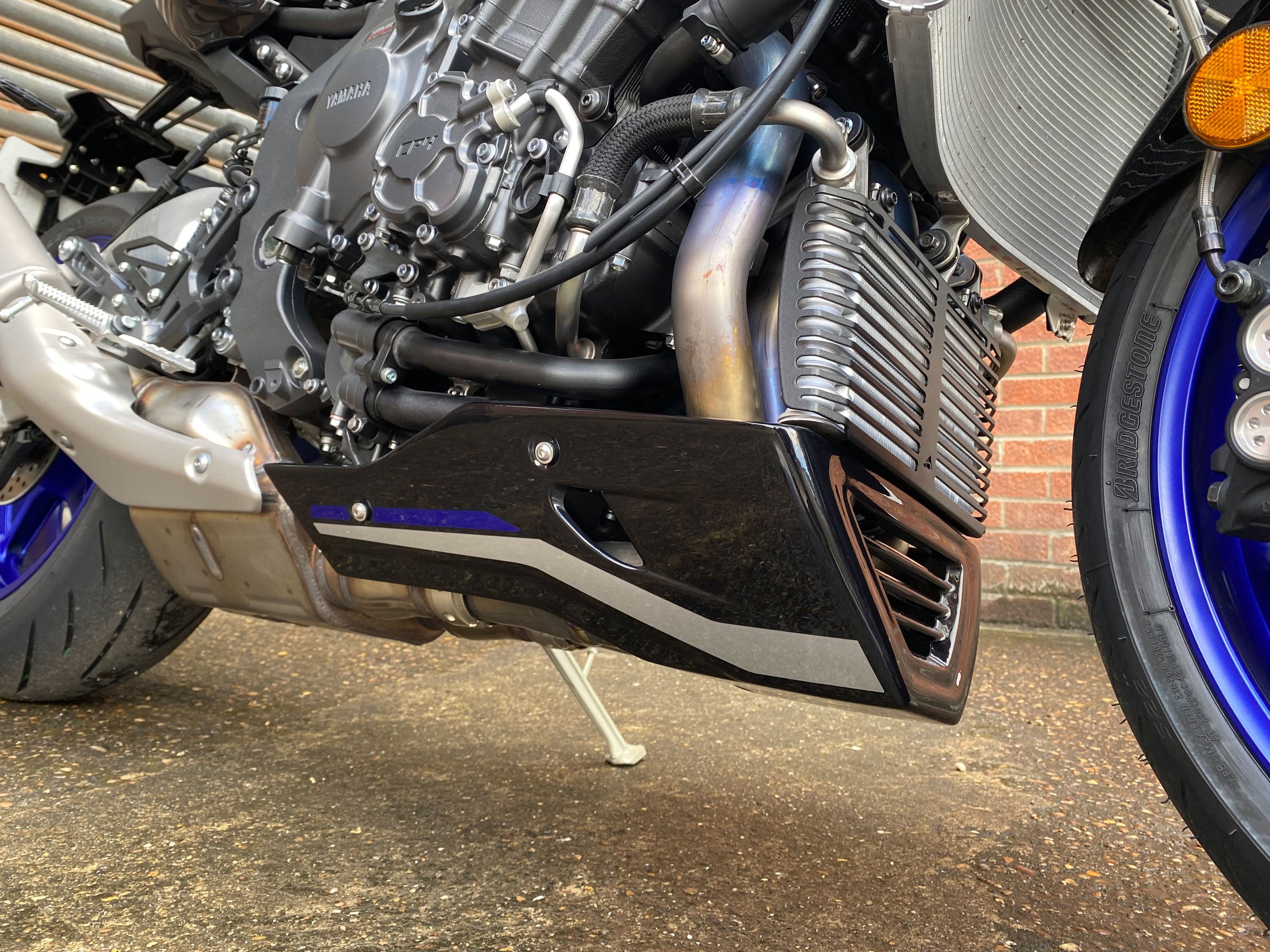 Pyramid Belly Pan | Gloss Black | Yamaha MT-10 2016>Current-22170B-Belly Pans-Pyramid Motorcycle Accessories
