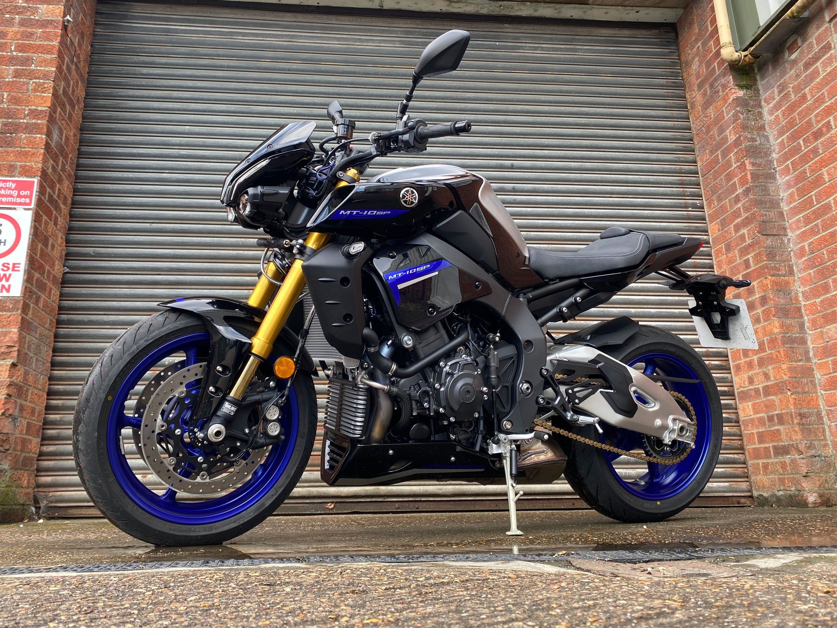 Pyramid Belly Pan | Gloss Black | Yamaha MT-10 2016>Current-22170B-Belly Pans-Pyramid Motorcycle Accessories