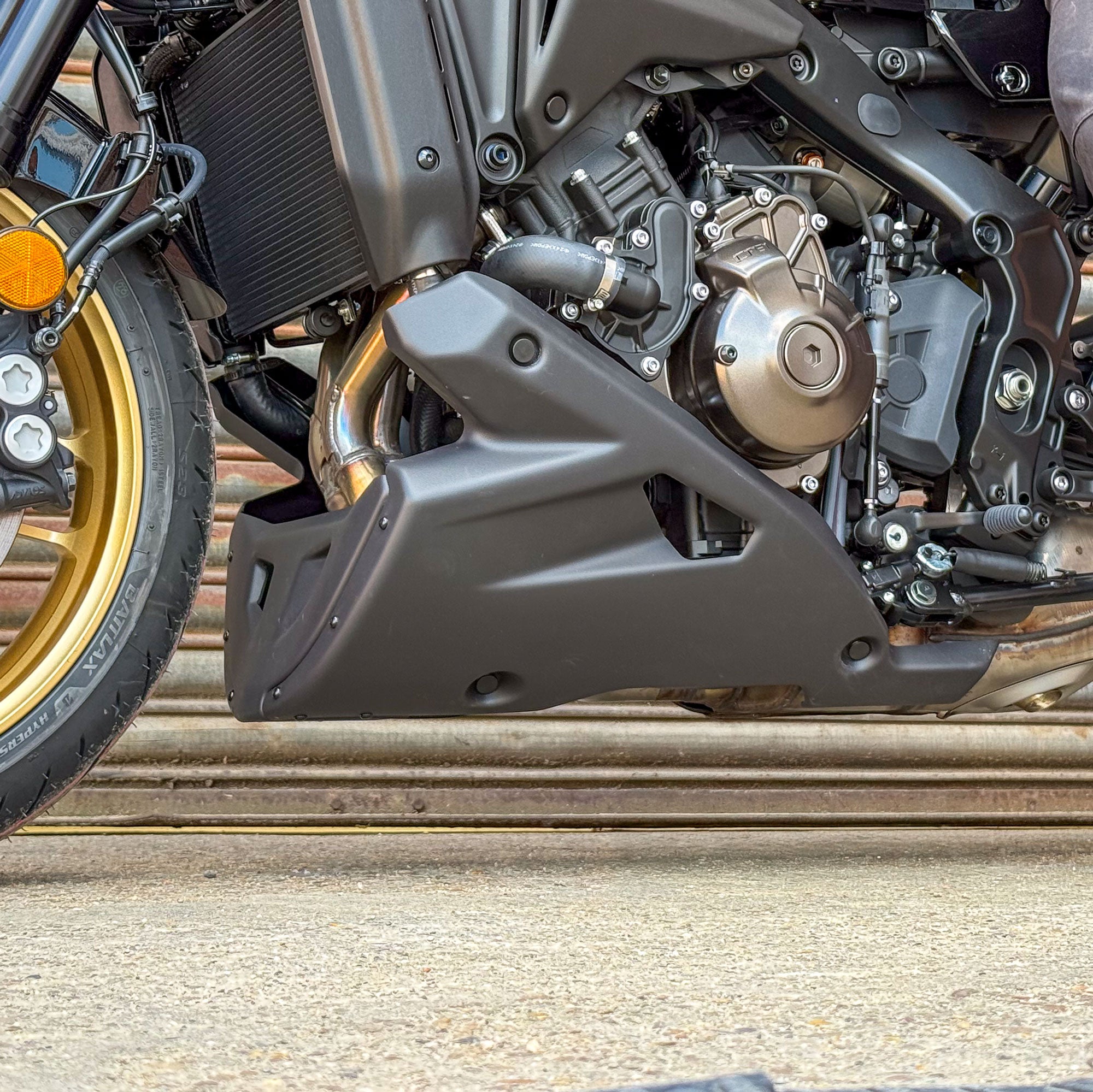 Pyramid Belly Pan | Matte Black | Yamaha XSR 900 2022>Current-Belly Pans-Pyramid Motorcycle Accessories