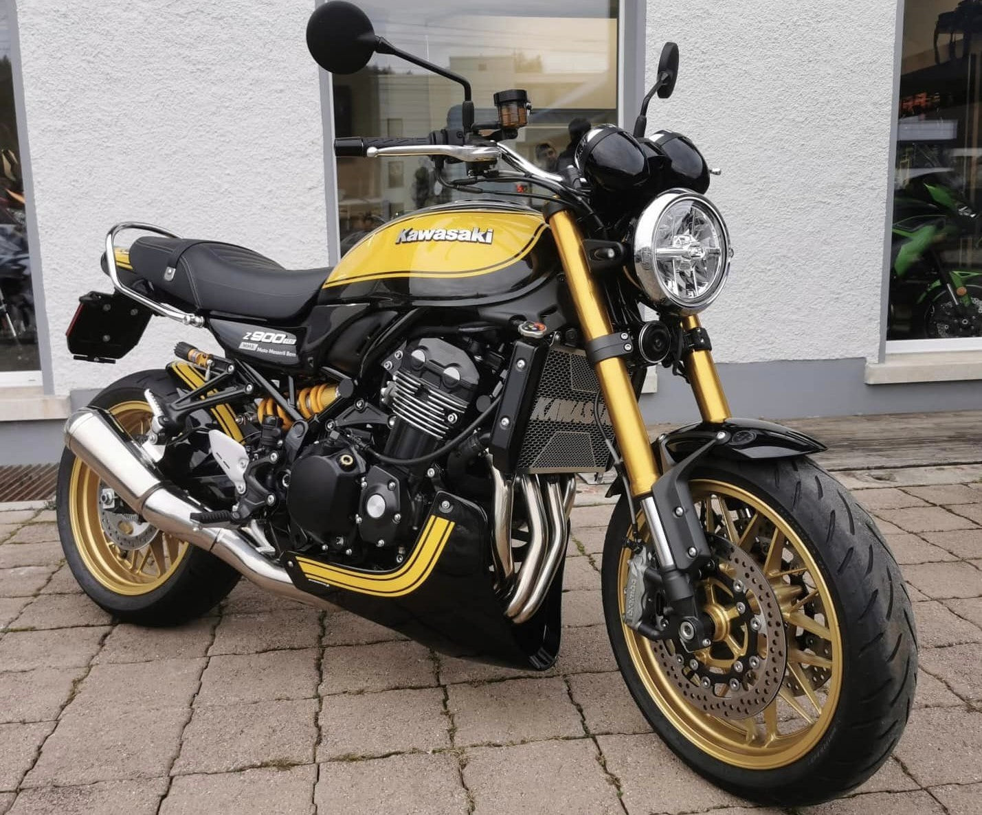 Pyramid Belly Pan | Metallic Diablo Black/Metallic Yellow (Yellow Ball Scheme) | Kawasaki Z 900 RS SE 2022>Current-23905P-Belly Pans-Pyramid Motorcycle Accessories