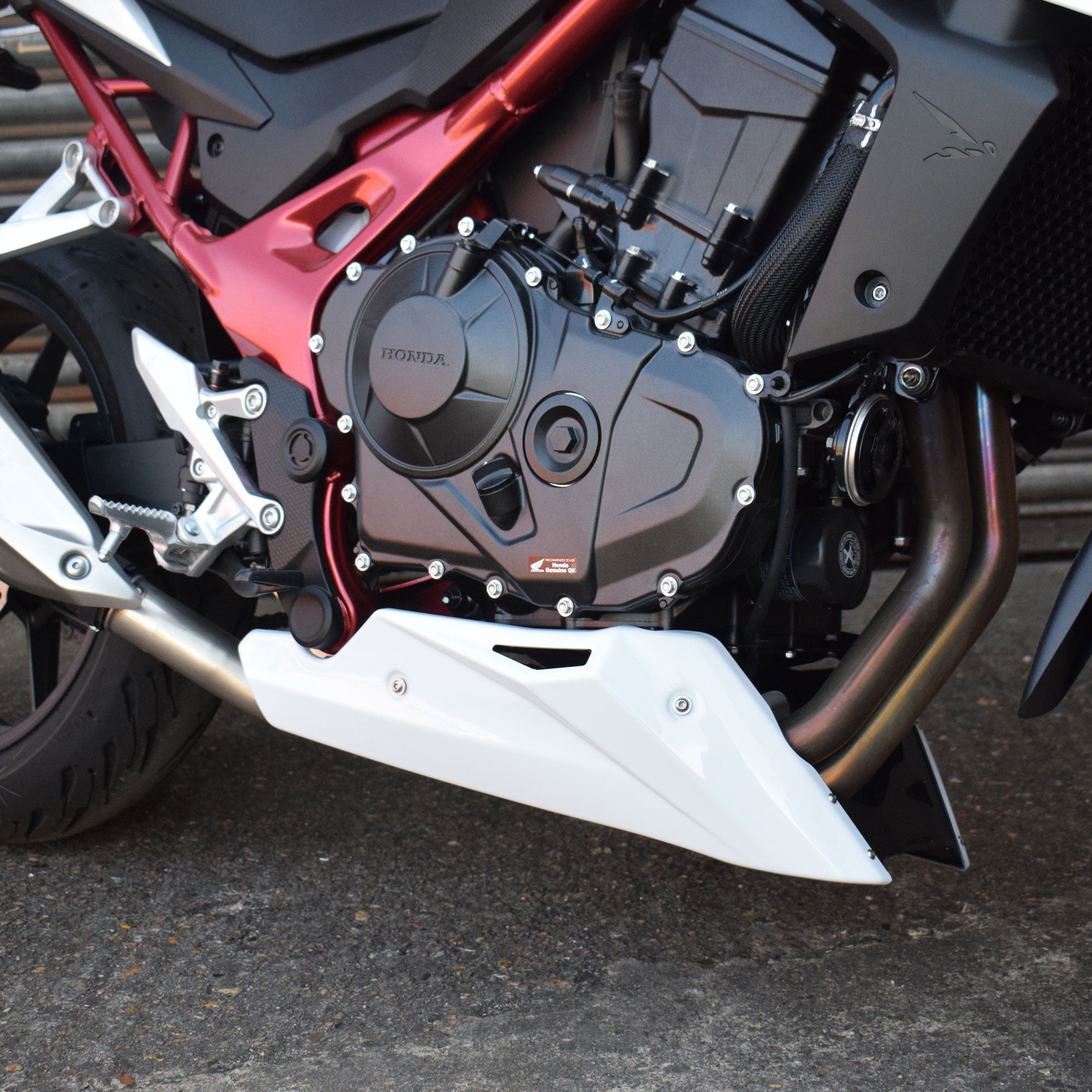 Pyramid Belly Pan | Pearl Glare White | Honda CB750 Hornet 2023>Current -  Shop name