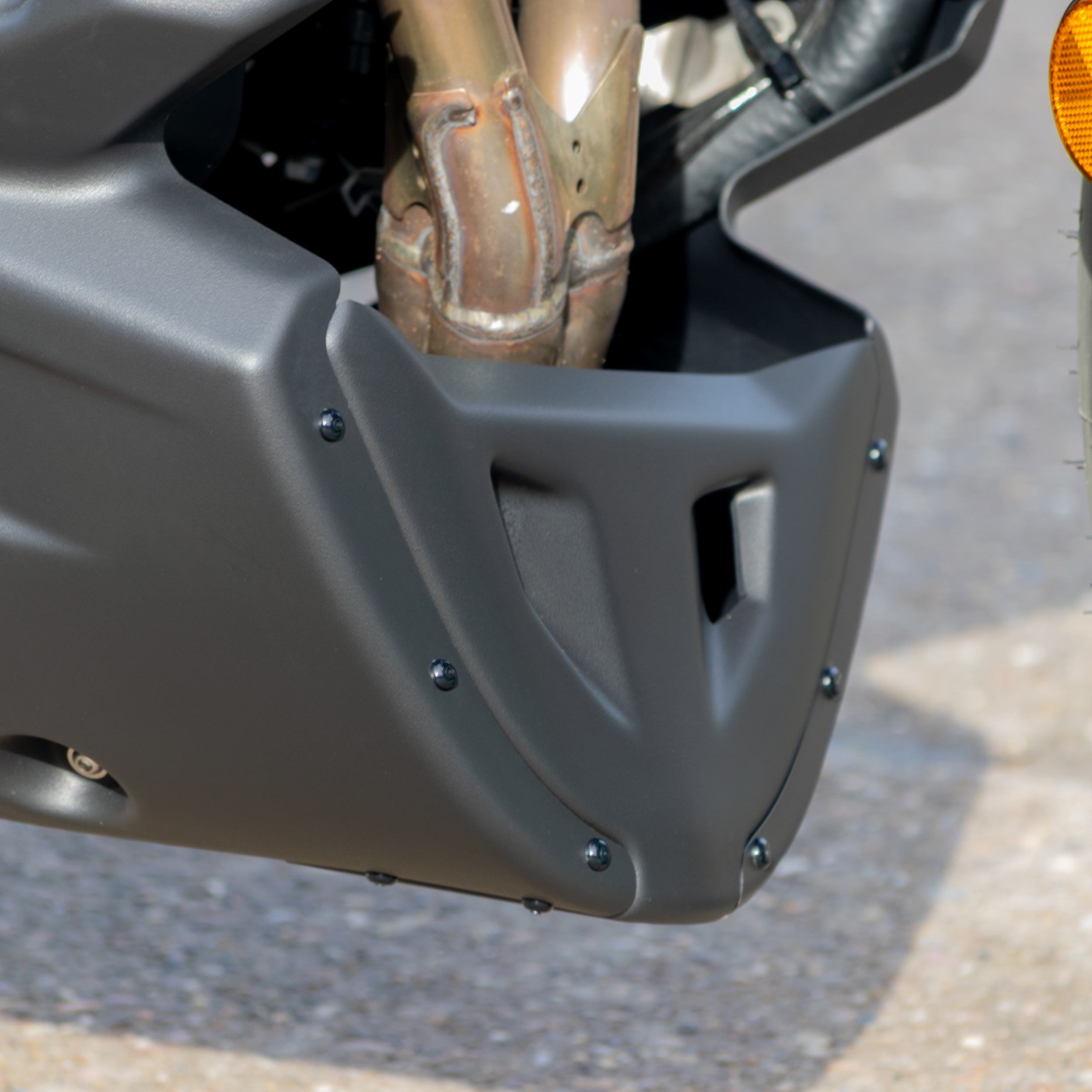 Pyramid Belly Pan | Midnight Black (USA: Raven Black) | Yamaha XSR 900 2022>Current-Belly Pans-Pyramid Motorcycle Accessories