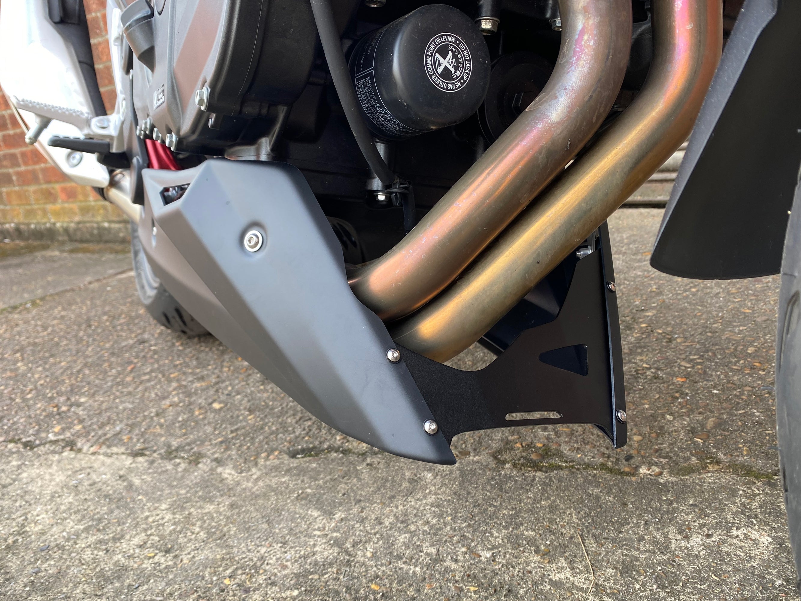 Pyramid Belly Pan | Unpainted | Honda CB750 Hornet 2023>Current -  Shop name