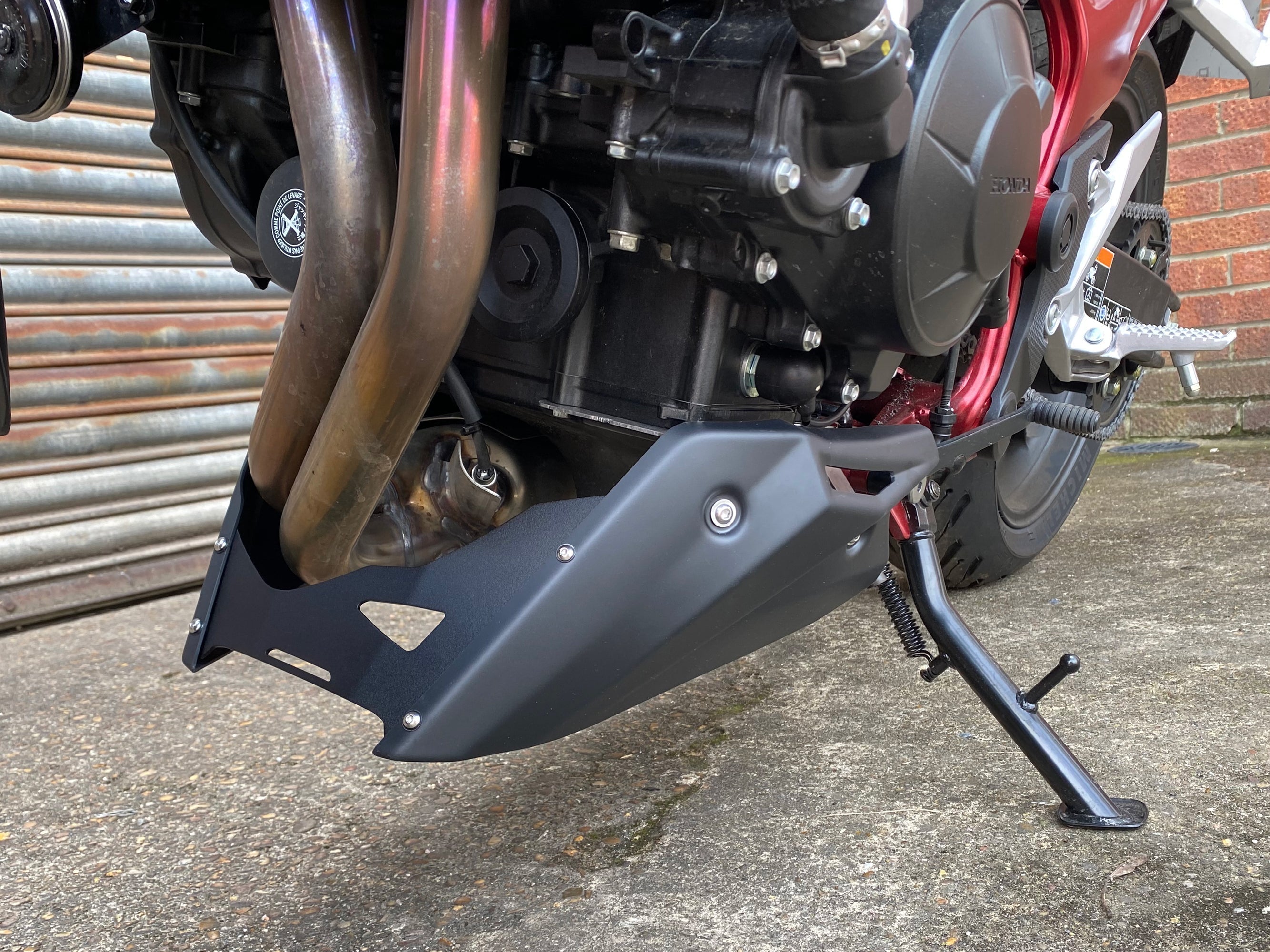 Pyramid Belly Pan | Unpainted | Honda CB750 Hornet 2023>Current -  Shop name