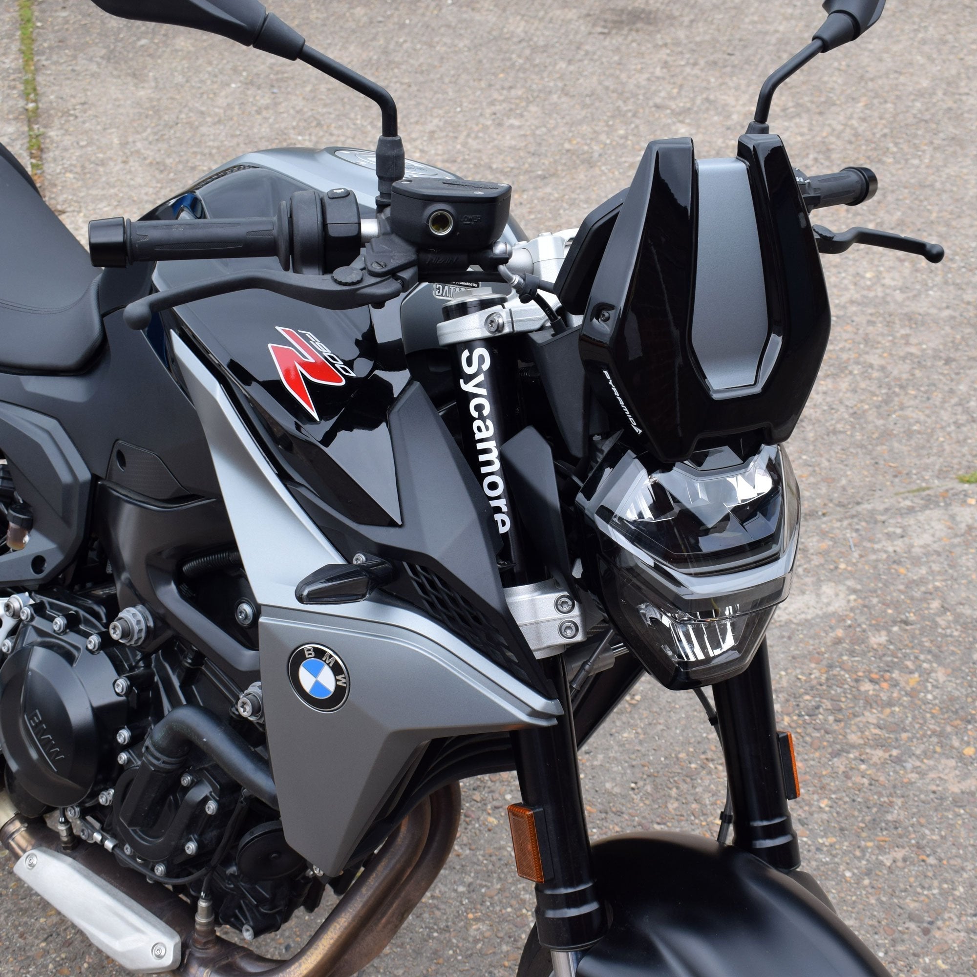 Pyramid Fly Screen | Black Storm Metallic & Graphite Grey | BMW F 900 R 2020>Current-Screens-Pyramid Motorcycle Accessories