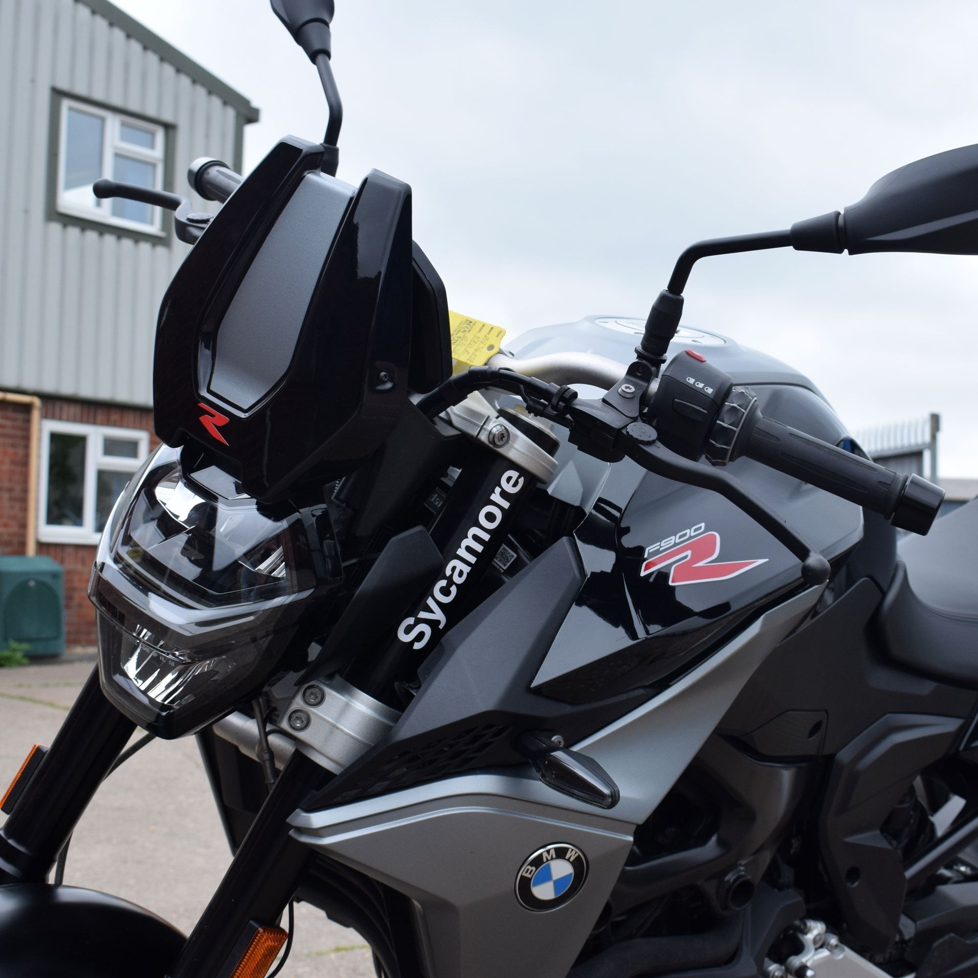 Pyramid Fly Screen | Black Storm Metallic & Graphite Grey | BMW F 900 R 2020>Current-Screens-Pyramid Motorcycle Accessories