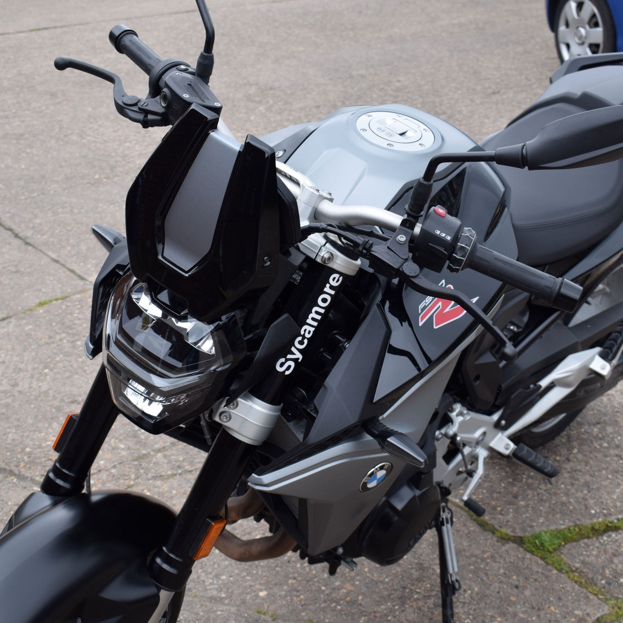 Pyramid Fly Screen | Black Storm Metallic & Graphite Grey | BMW F 900 R 2020>Current-Screens-Pyramid Motorcycle Accessories