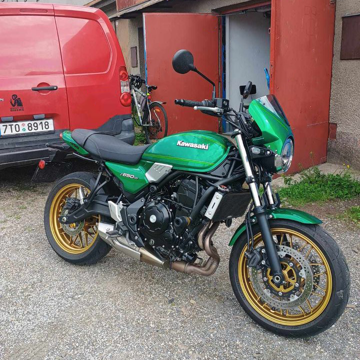 Pyramid Fly Screen | Candy Emerald Green | Kawasaki Z 650 RS 2022>Current-Screens-Pyramid Motorcycle Accessories