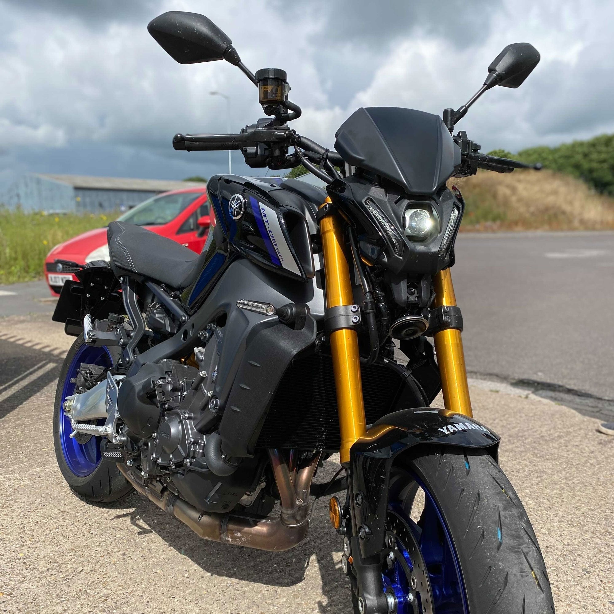 Pyramid Fly Screen | Carbon Look | Yamaha MT-09 2021>2023 -  Shop name
