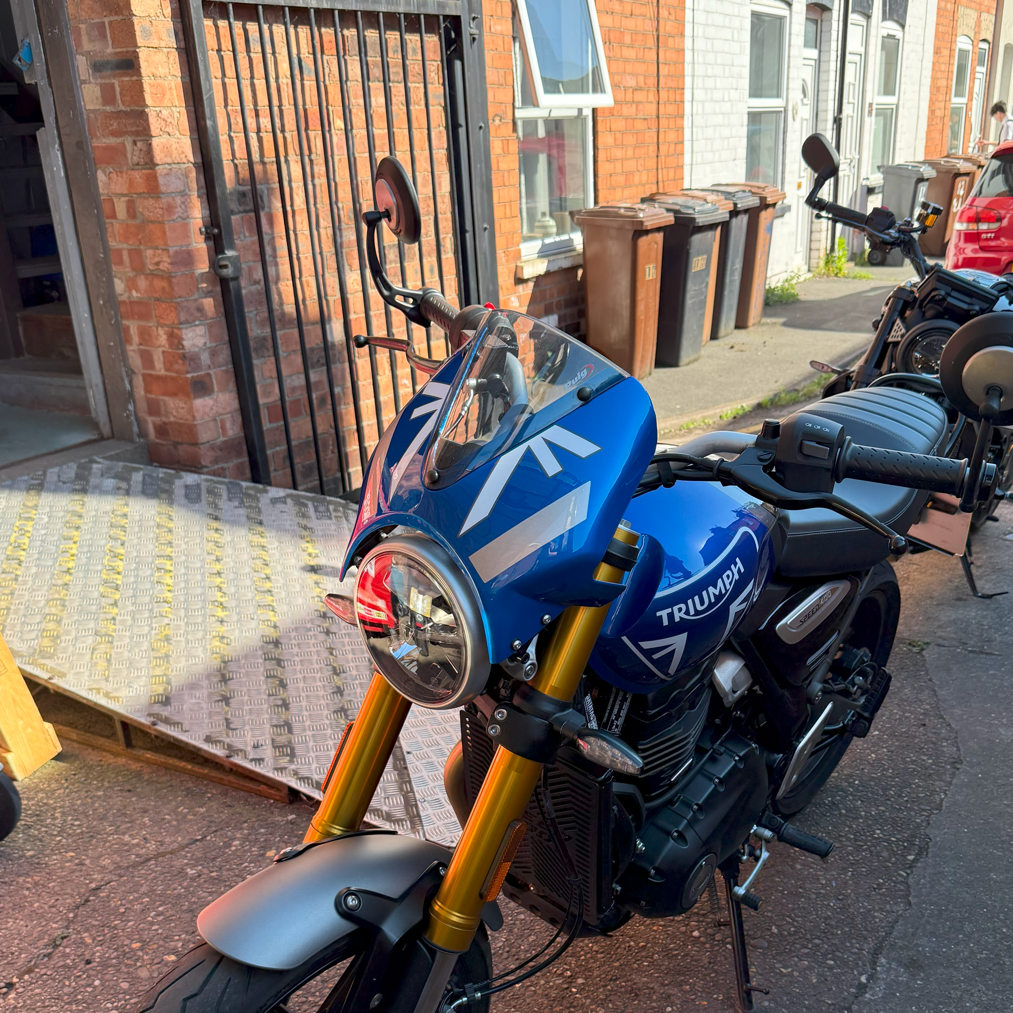 Pyramid Fly Screen | Caspian Blue/Storm Grey | Triumph Speed 400 2024>Current-Screens-Pyramid Motorcycle Accessories