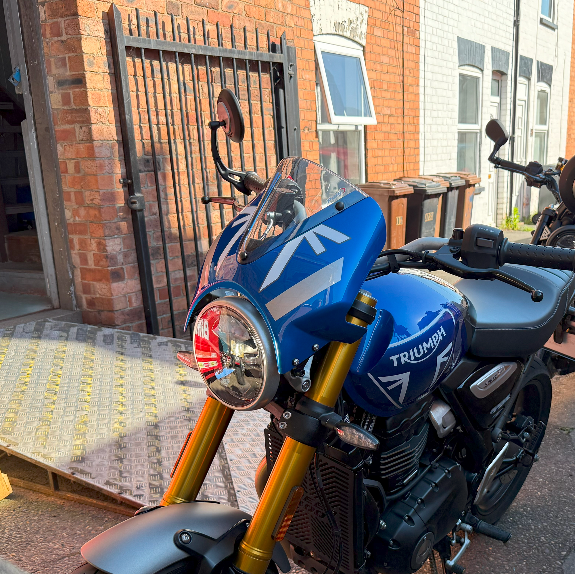 Pyramid Fly Screen | Caspian Blue/Storm Grey | Triumph Speed 400 2024>Current-Screens-Pyramid Motorcycle Accessories