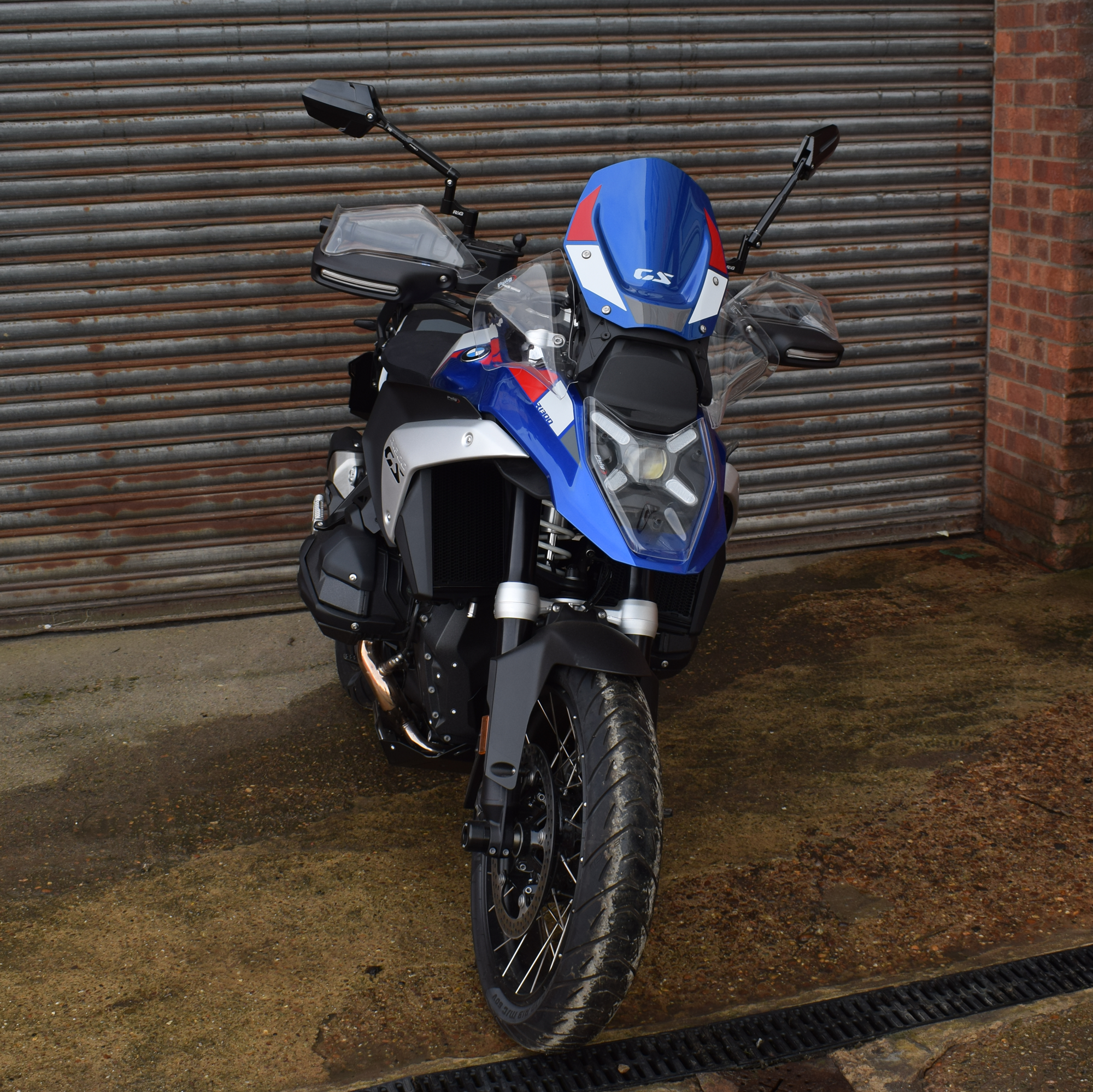 Pyramid Fly Screen | GS Trophy Colours | BMW R 1300 GS 2023>Current -  Shop name