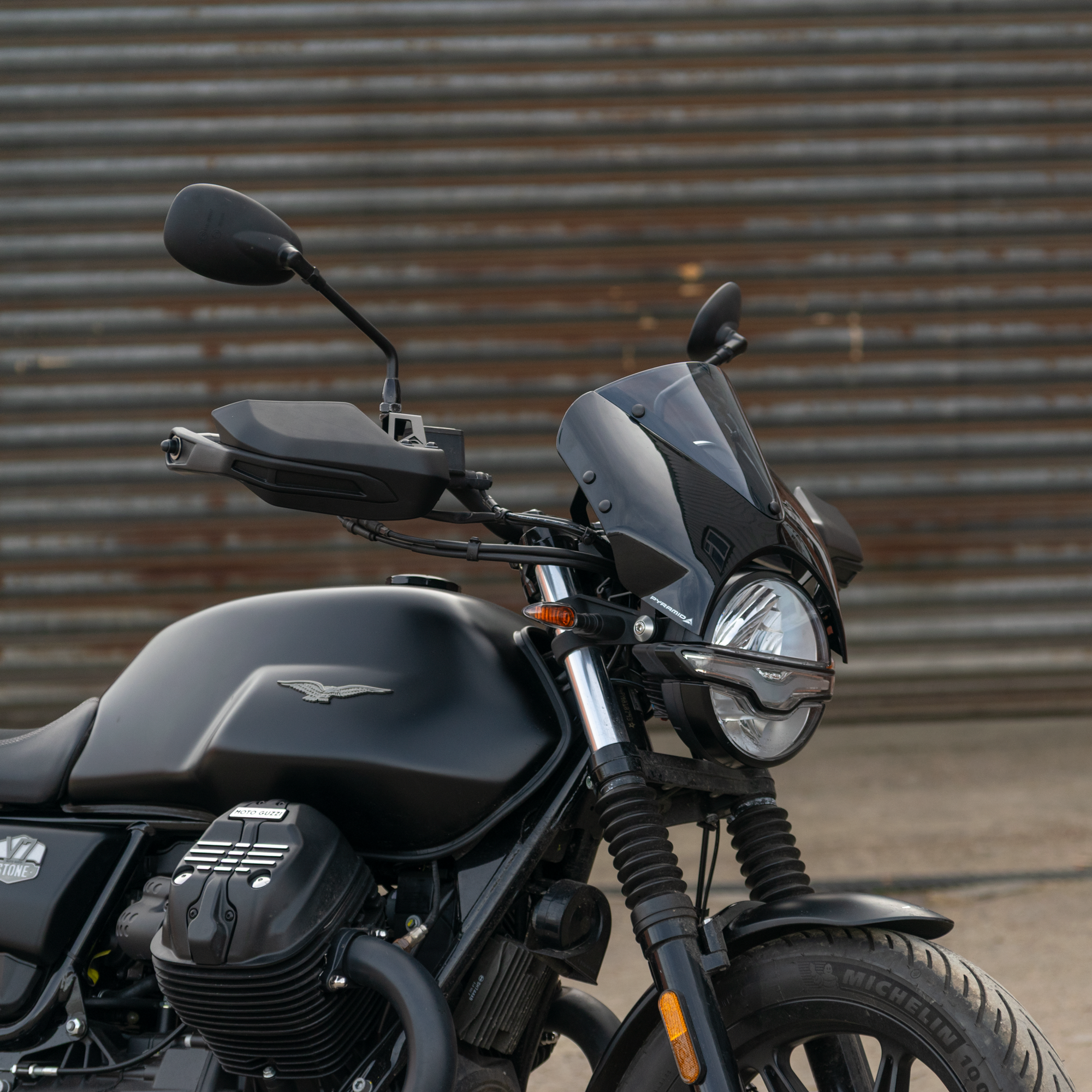 Pyramid Fly Screen | Gloss Black | Moto Guzzi V7 Special 2021>Current -  Shop name