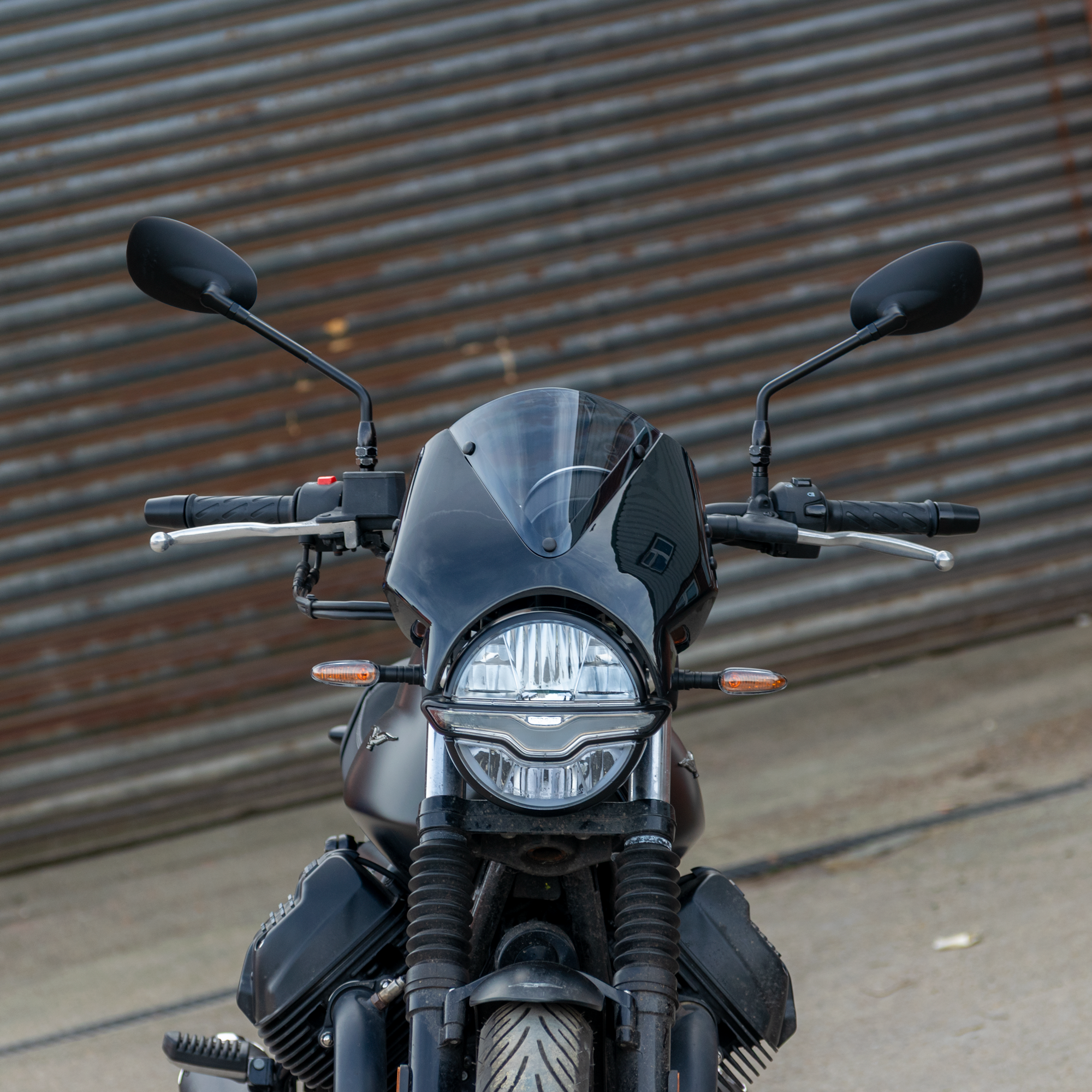 Pyramid Fly Screen | Gloss Black | Moto Guzzi V7 Special 2021>Current -  Shop name