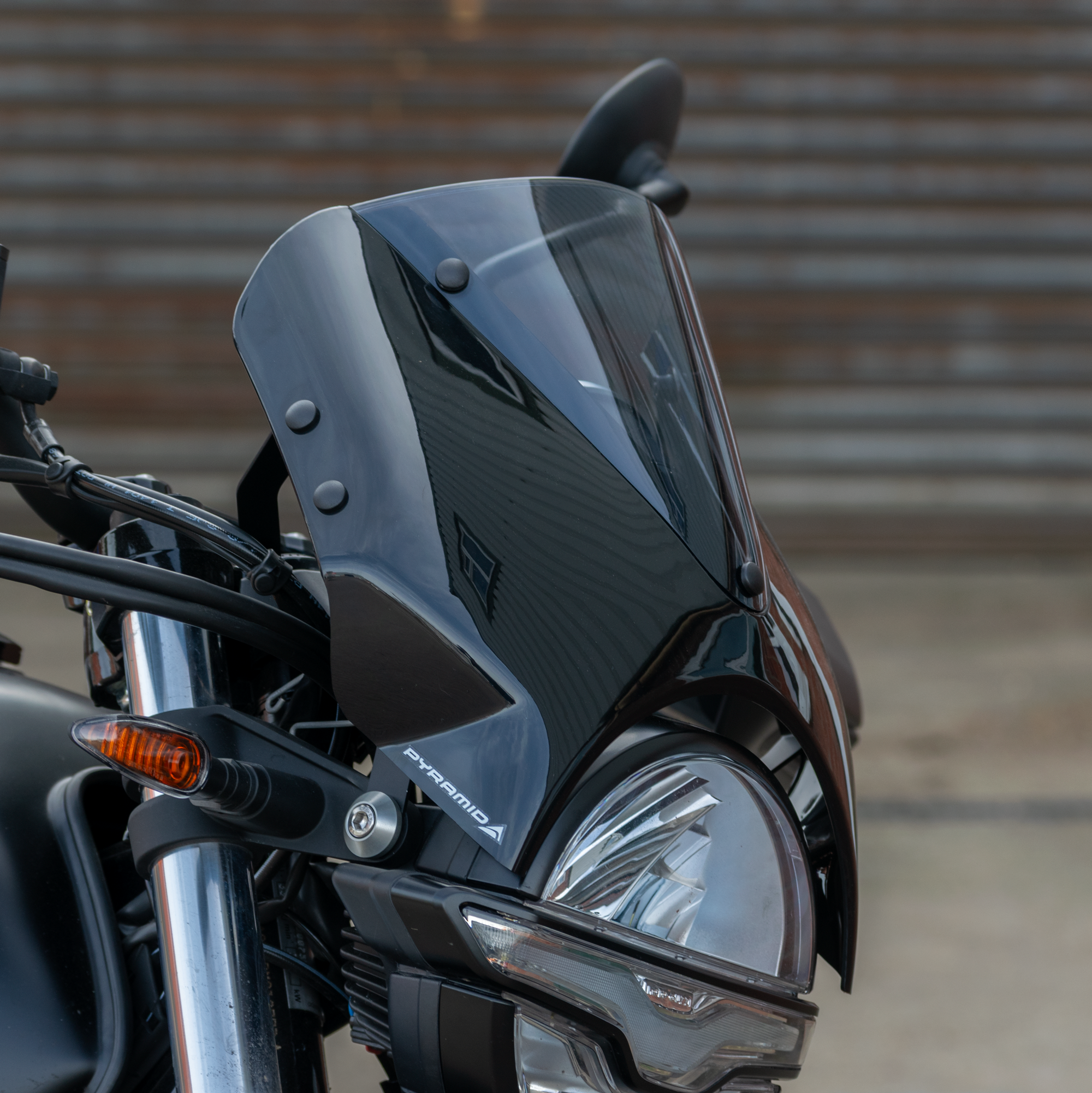 Pyramid Fly Screen | Gloss Black | Moto Guzzi V7 Special 2021>Current -  Shop name