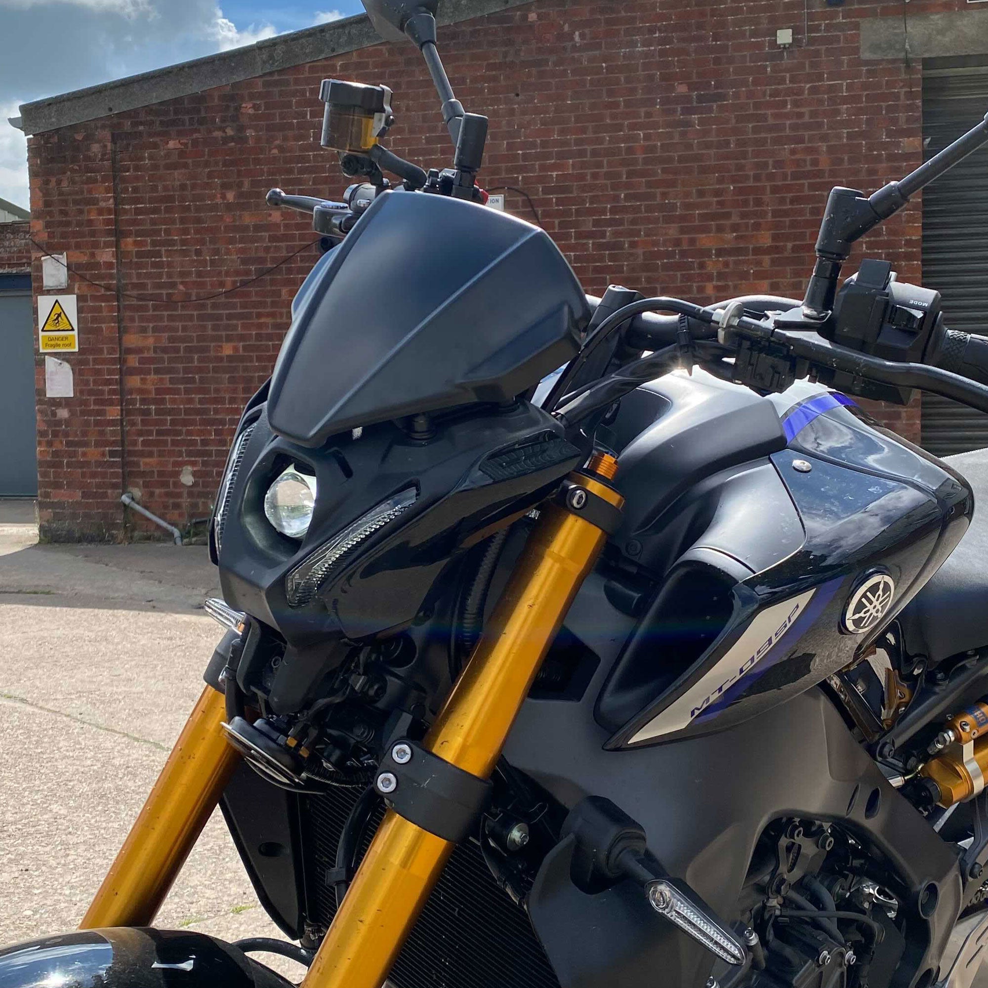 Pyramid Fly Screen | Icon Blue (Yamaha Blue) | Yamaha MT-09 2021>2023 -  Shop name