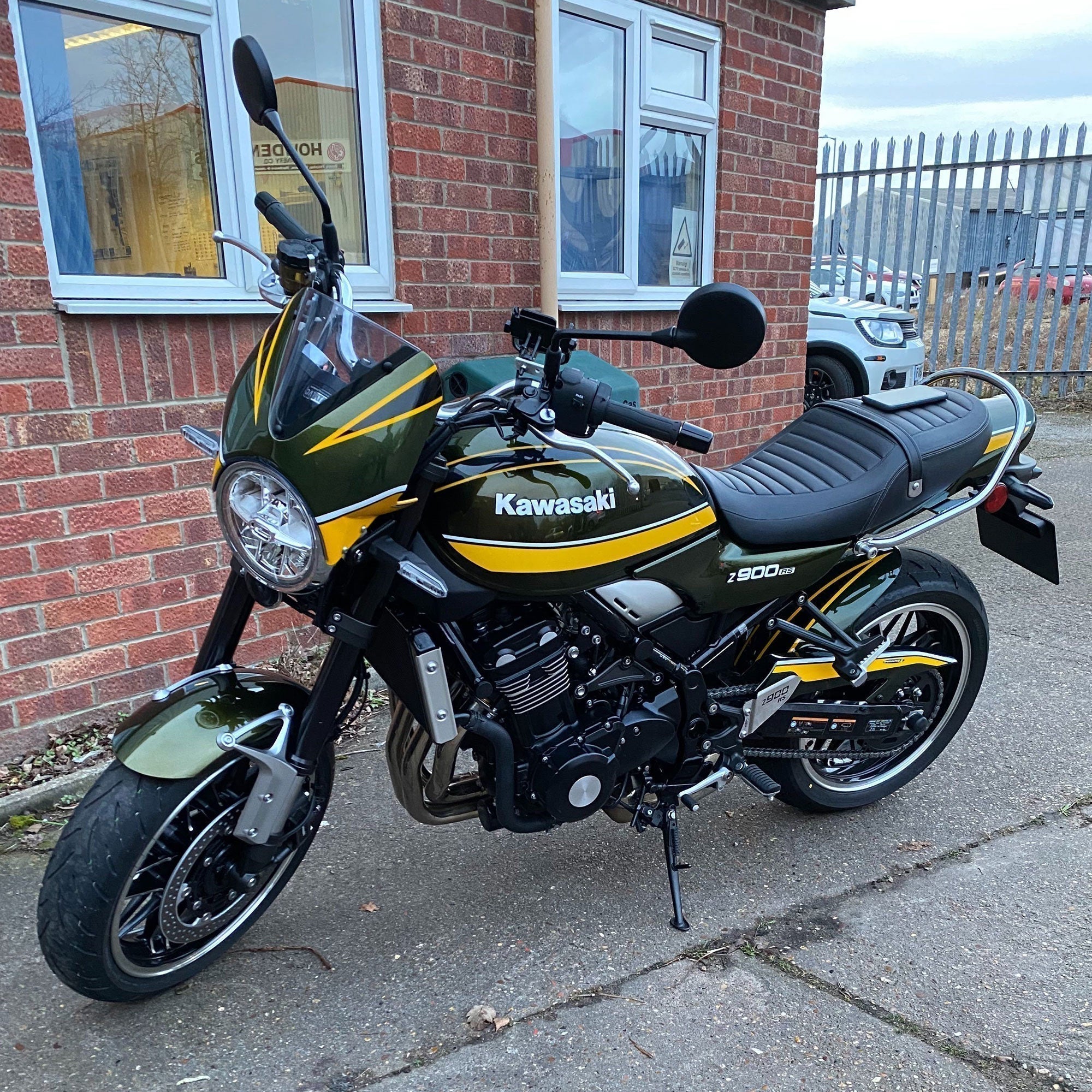 Pyramid Fly Screen | Metallic Dark Green Scheme | Kawasaki Z 900 RS 2022>Current -  Shop name