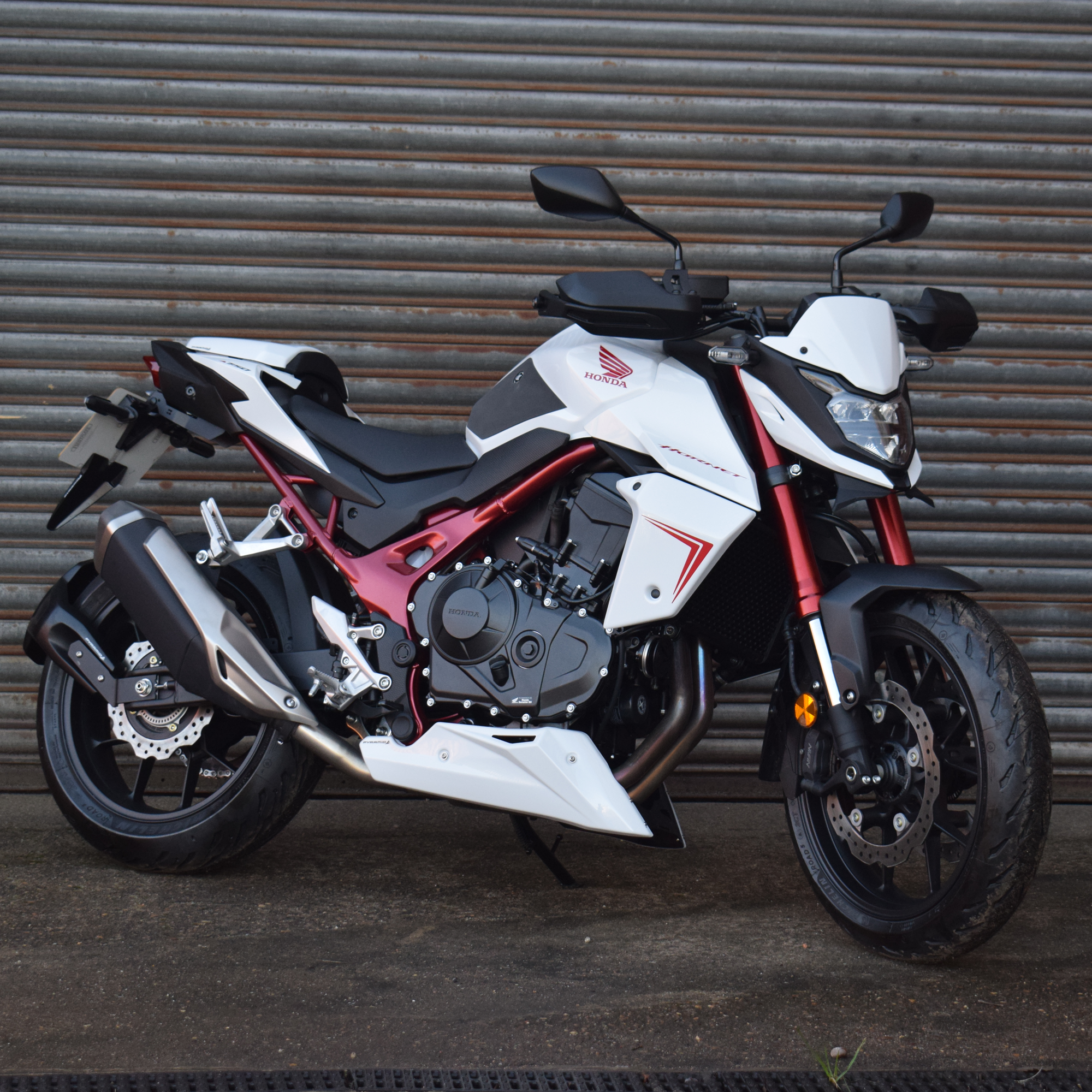 Pyramid Fly Screen | Pearl Glare White | Honda CB750 Hornet 2022>2024 -  Shop name