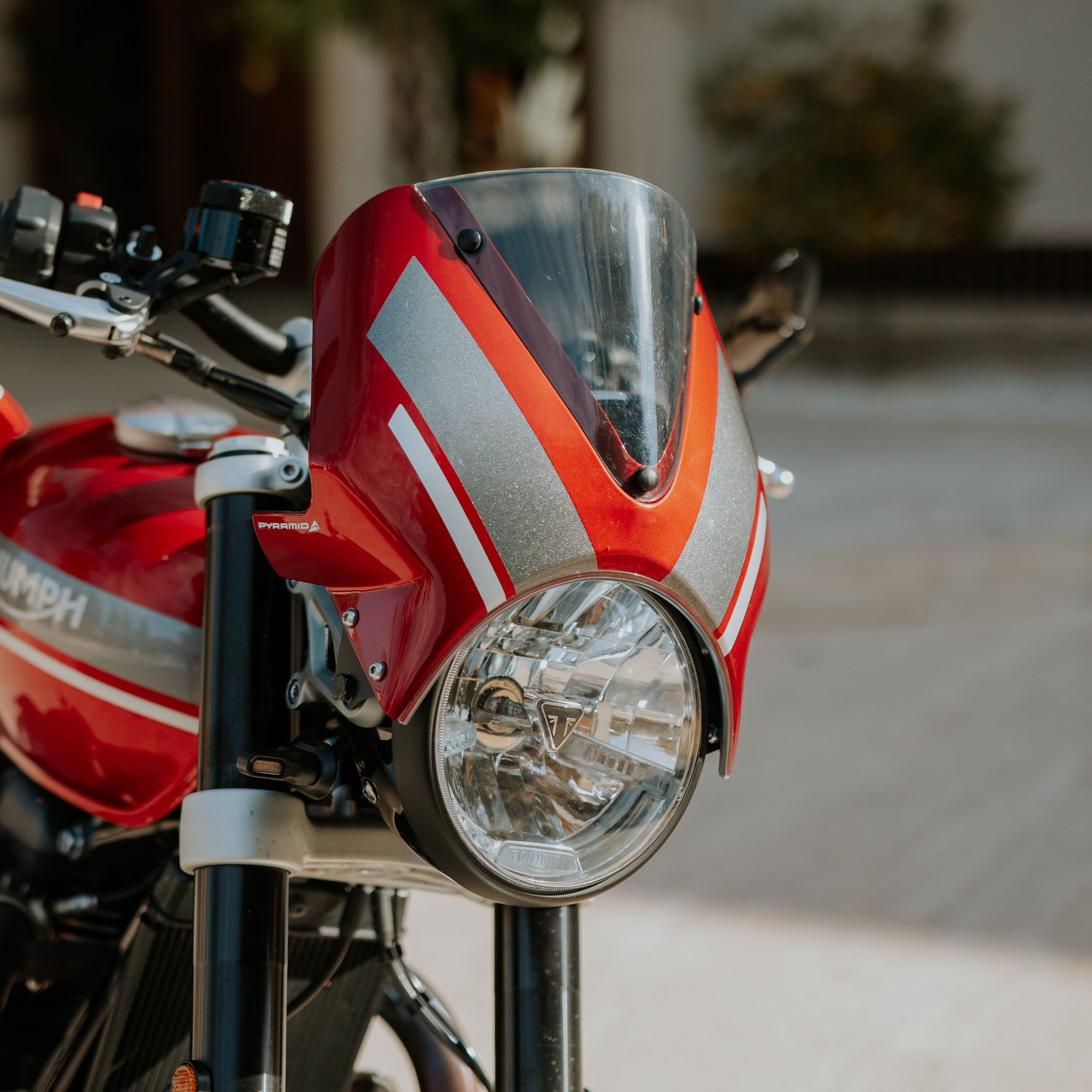 Pyramid Fly Screen | Red Hopper Scheme | Triumph Speed Twin 1200 2019>2024-Screens-Pyramid Motorcycle Accessories