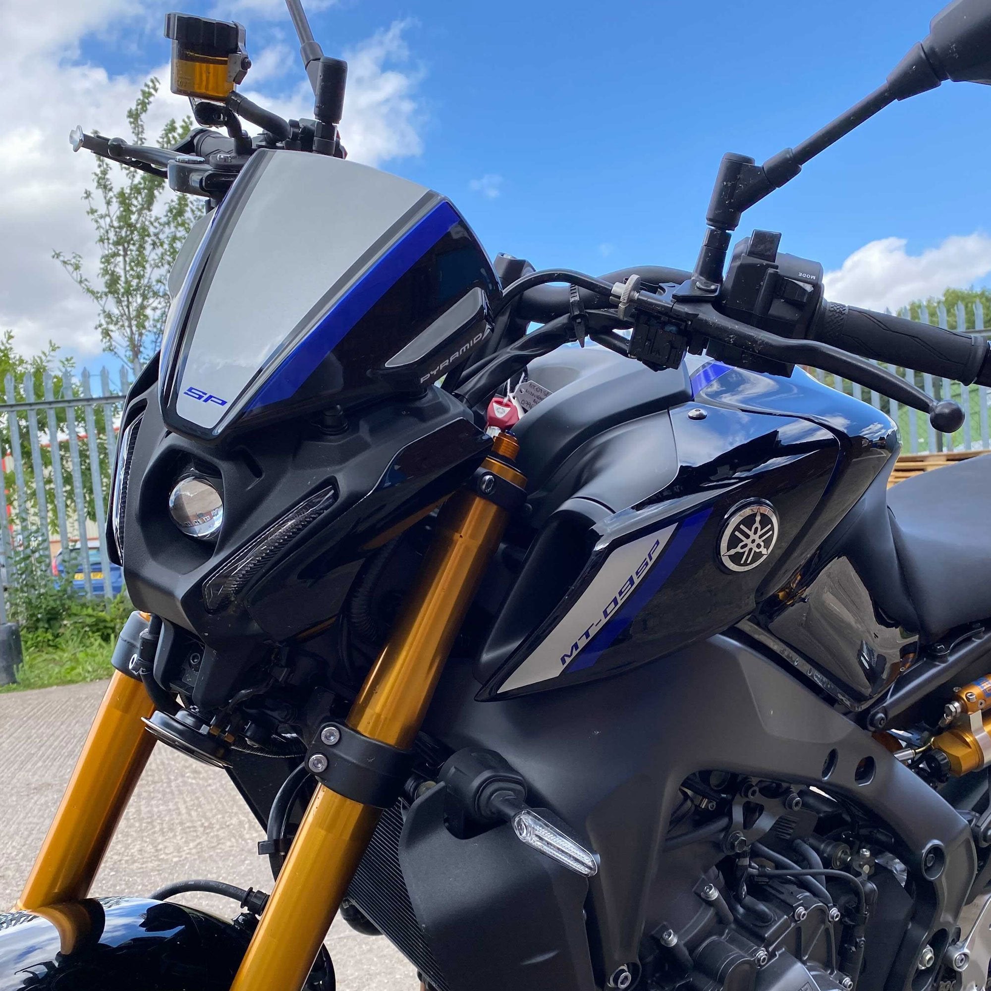 2021〜2023 mt09 スクリーン Givi A2156A Windscreen Fit Kit Yamaha MT-09 / SP 2021-2023 - RevZilla