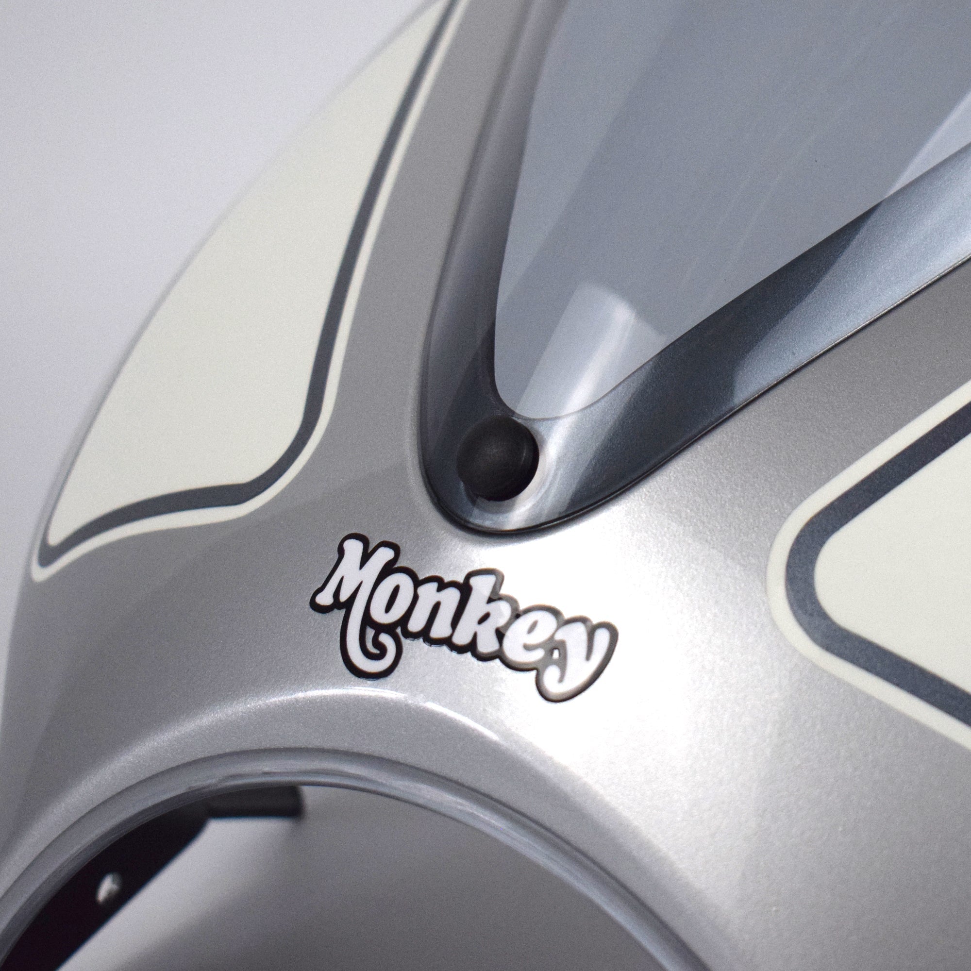 Pyramid Fly Screen | Silver/White | Honda Monkey 125 2022>Current -  Shop name