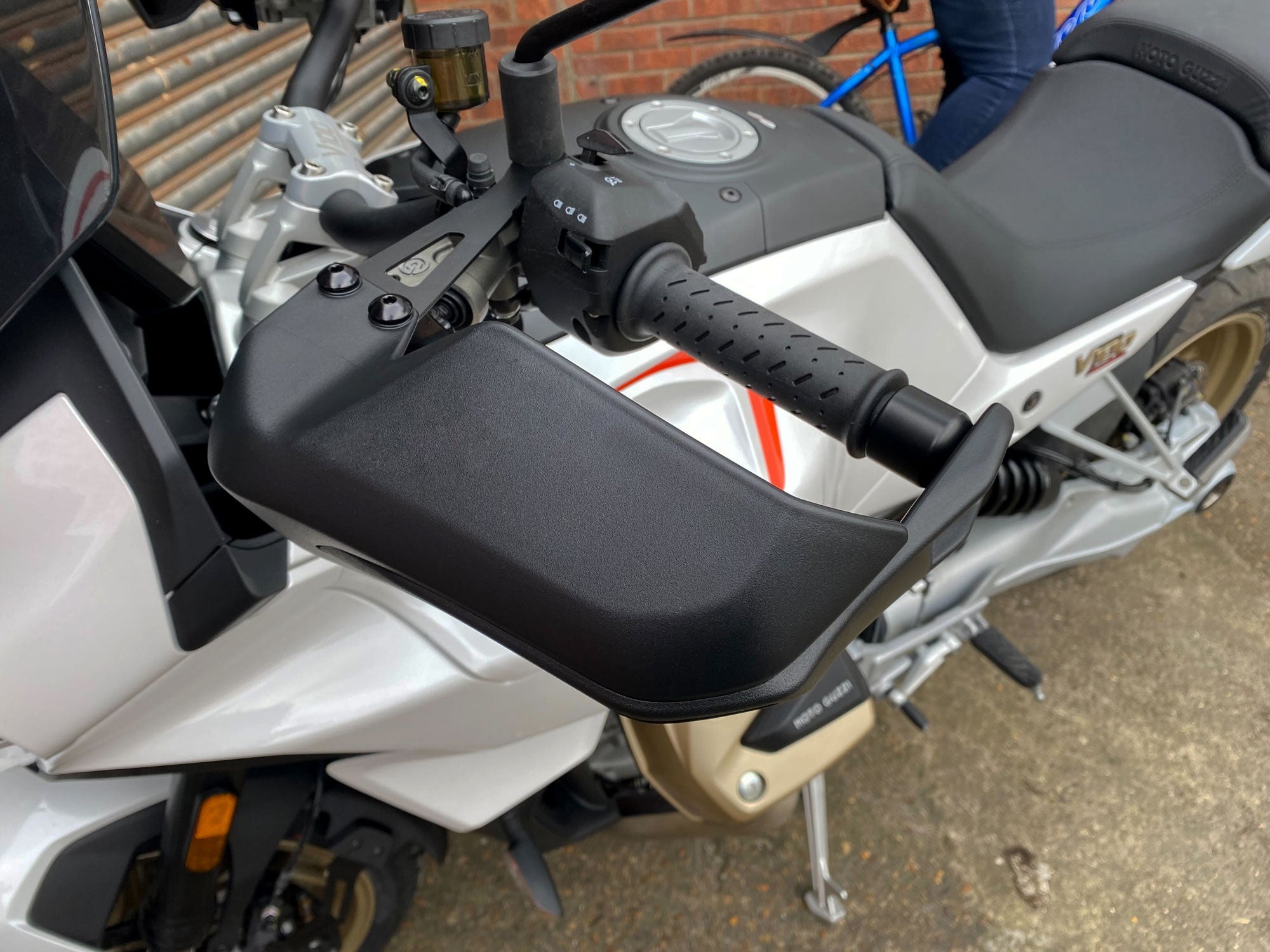 Pyramid Handguards | Matte Black | Moto Guzzi V100 Mandello S 2022>Current -  Shop name