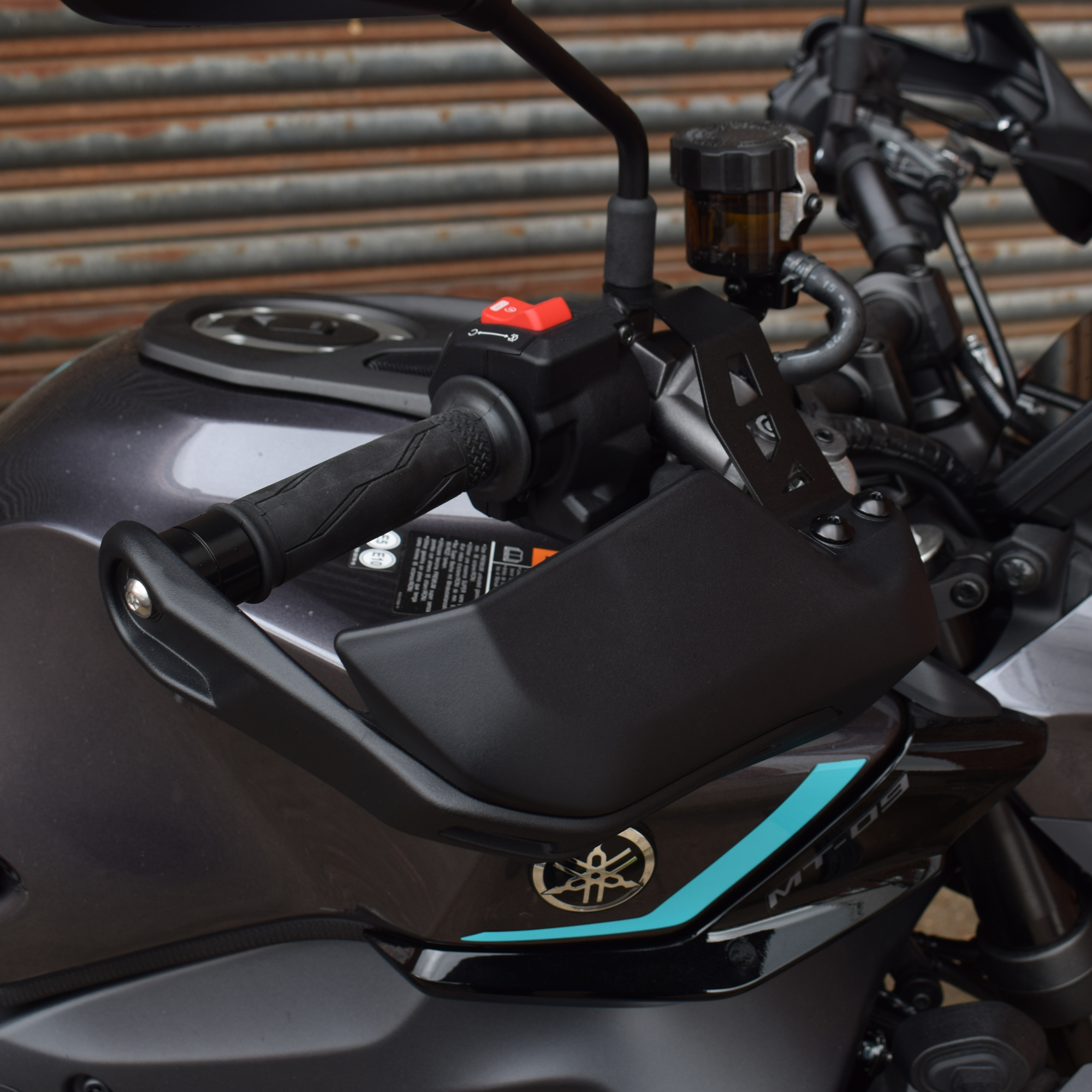 Pyramid Handguards | Matte Black | Yamaha MT-09 SP 2024>Current-Handguards-Pyramid Motorcycle Accessories