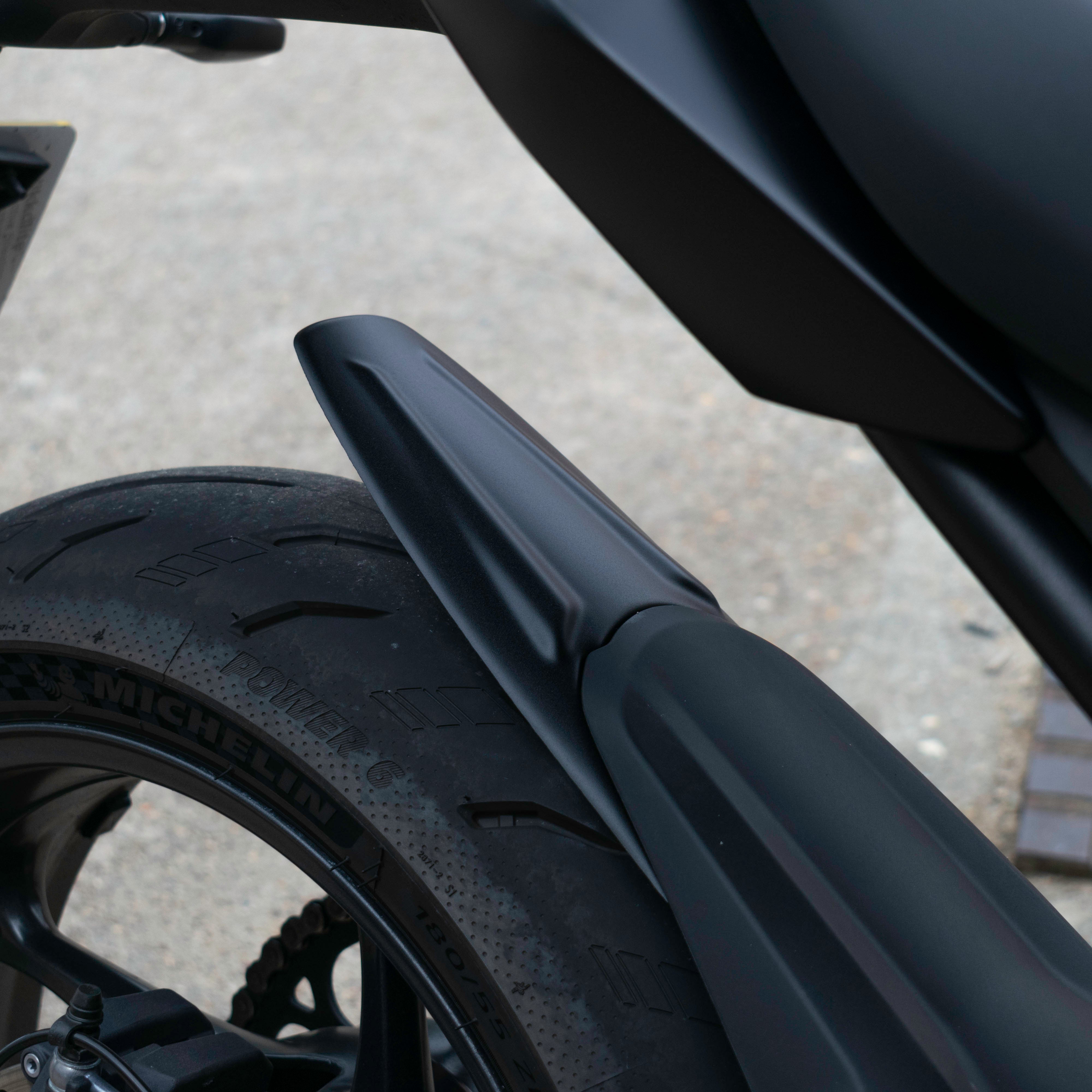 Pyramid Hugger Extension | Matte Black | Triumph Daytona 660 2024>Current -  Shop name