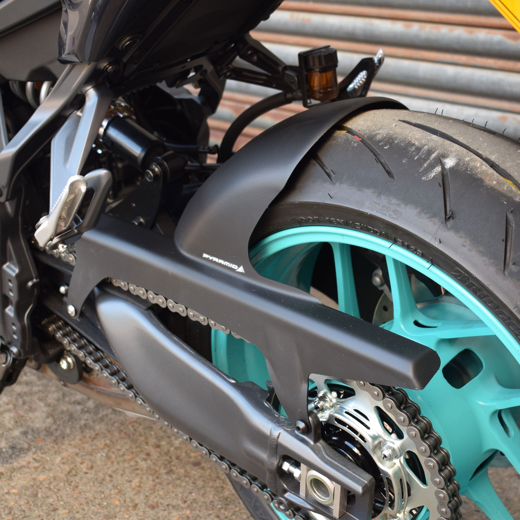 Pyramid Hugger | Ice Storm | Yamaha MT-09 2025>Current -  Shop name