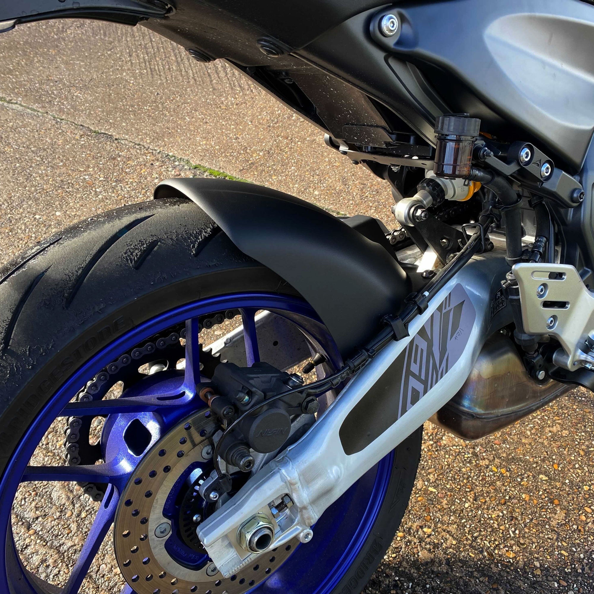 Pyramid Hugger | Icon Blue Colours | Yamaha MT-09 2022>Current-Huggers-Pyramid Motorcycle Accessories