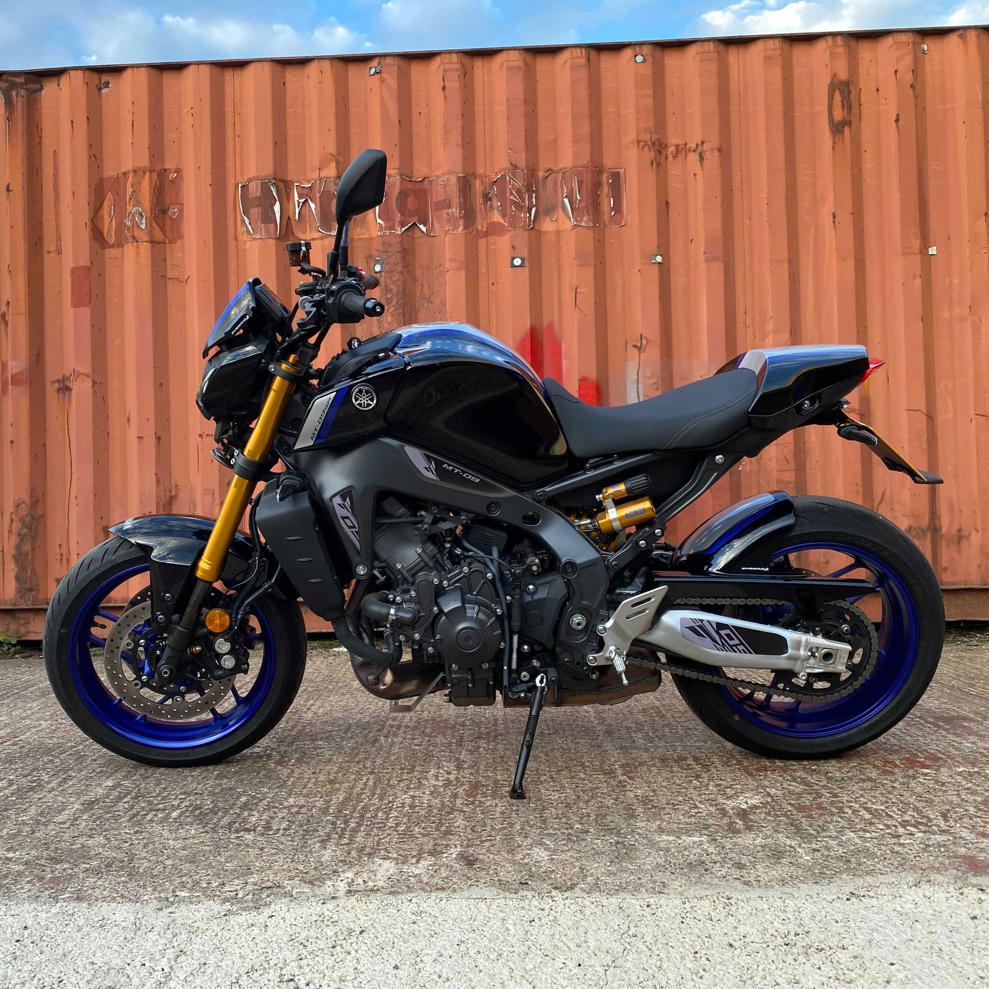 Pyramid Hugger | Icon Blue | Yamaha MT-09 2021>2023 -   Pyramid Motorcycle Accessories