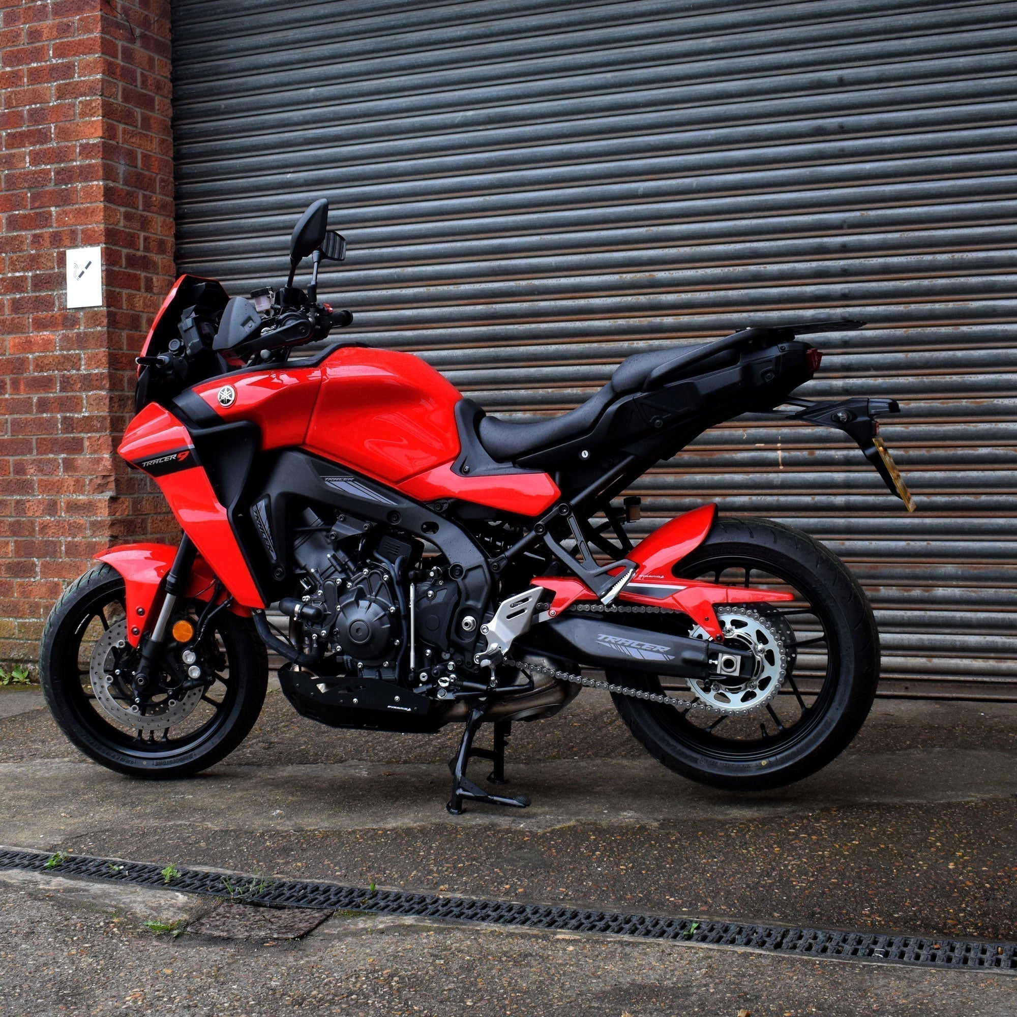 Pyramid Hugger | Icon Grey Scheme | Yamaha Tracer 9 GT/GT+ 2021>Current -  Shop name