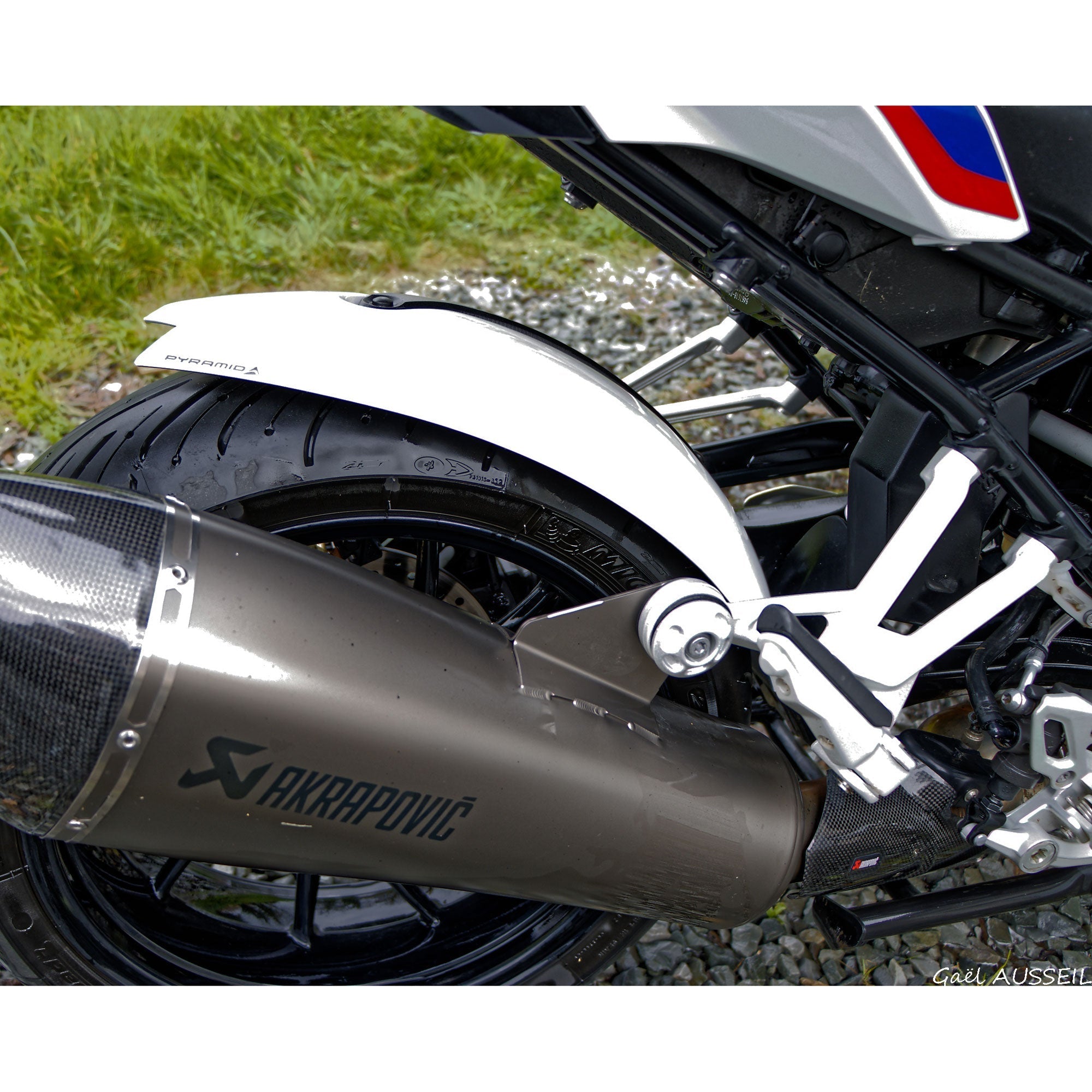 Pyramid Hugger | Light White | BMW R 1250 RS 2019>Current-Huggers-Pyramid Motorcycle Accessories