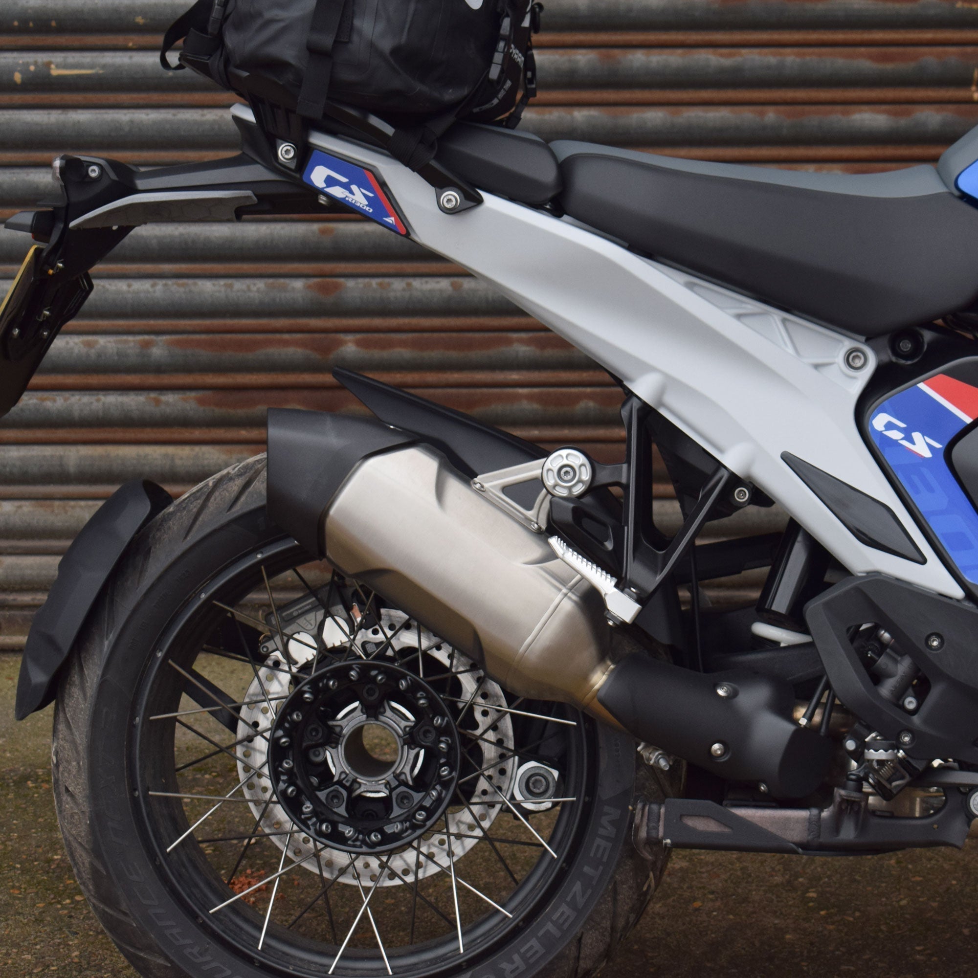 Pyramid Hugger | Matte Black | BMW R 1300 GS 2023>Current -  Shop name
