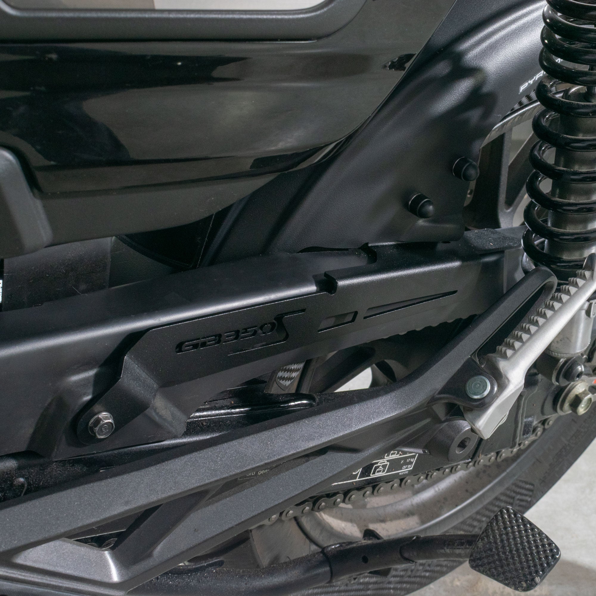 Pyramid Hugger | Matte Black | Honda GB350S 2025>Current -  Shop name