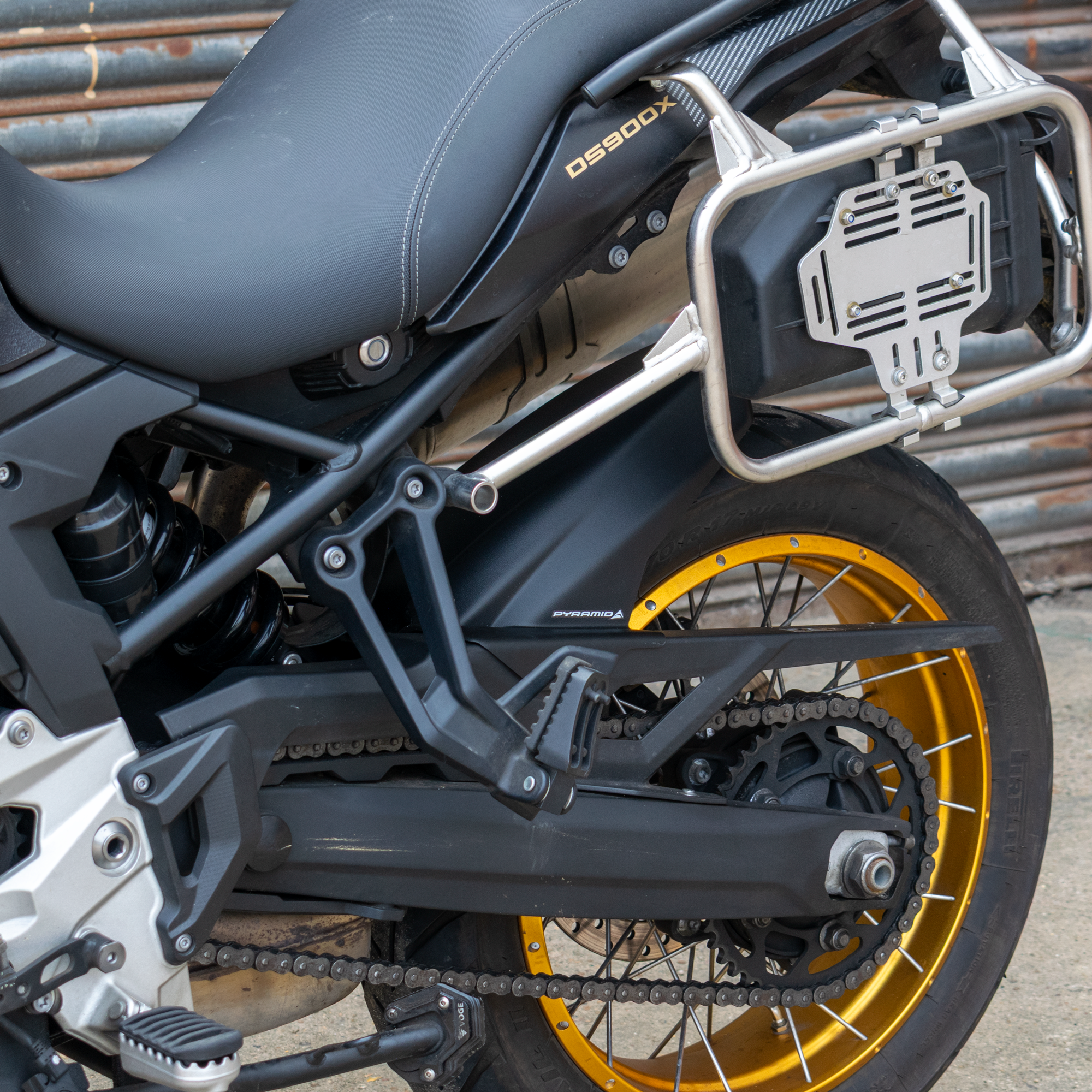 Pyramid Hugger | Matte Black | Voge DS900X Hugger 2024>Current -  Shop name