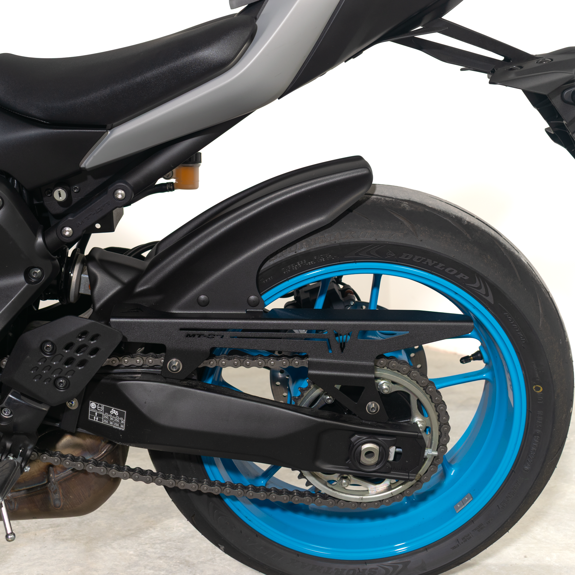 Pyramid Hugger | Matte Black | Yamaha MT-07 2025>Current-Huggers-Pyramid Motorcycle Accessories