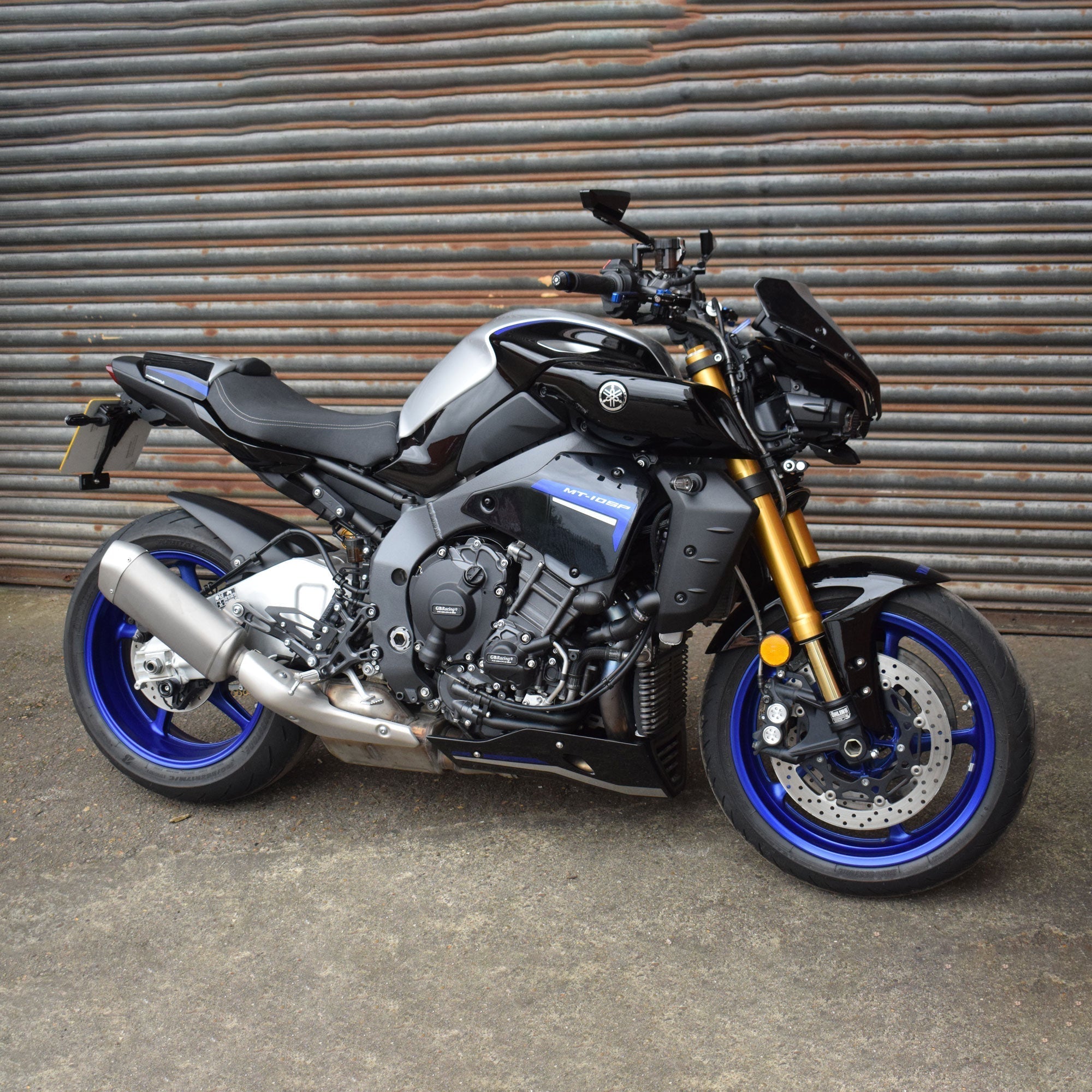 Pyramid Hugger | Matte Black | Yamaha MT-10 2016>Current -  Shop name