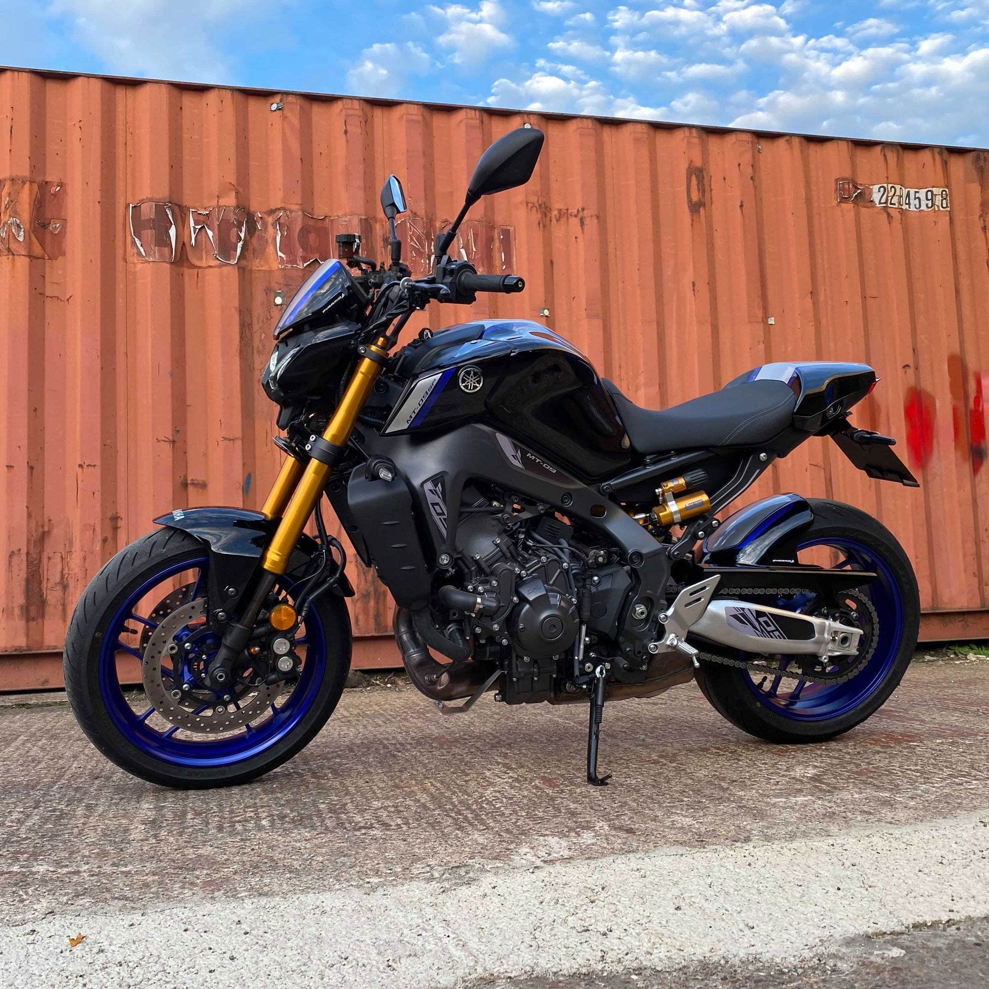 Pyramid Hugger | SP Colours | Yamaha MT-09 SP 2022>Current-Huggers-Pyramid Motorcycle Accessories