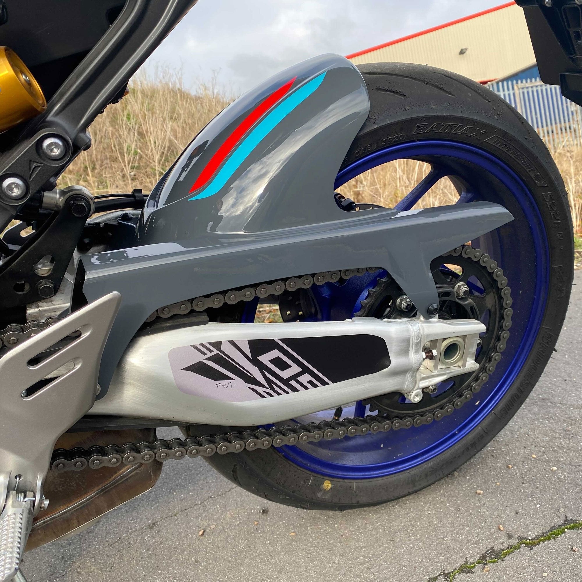 Pyramid Hugger | Storm Fluo/Cyan Storm Colours | Yamaha MT-09 2021>2023-Huggers-Pyramid Motorcycle Accessories