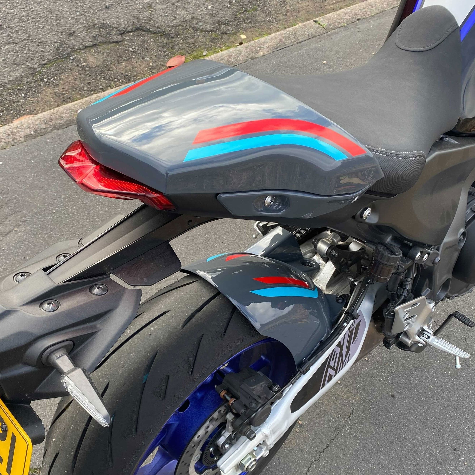 Pyramid Hugger | Storm Fluo/Cyan Storm Colours | Yamaha MT-09 2021>2023-Huggers-Pyramid Motorcycle Accessories