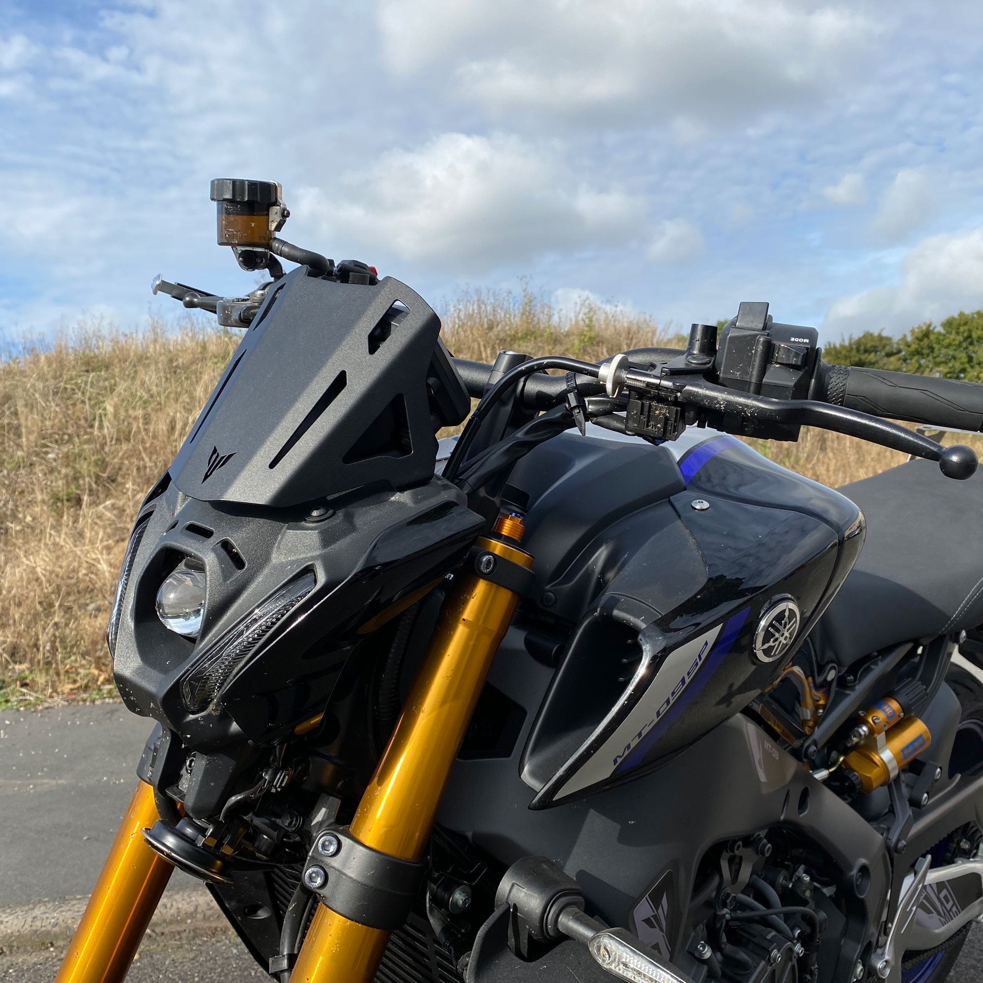 Pyramid Metal Fly Screen | Matte Black | Yamaha MT-09 2021>2023 -  Shop name