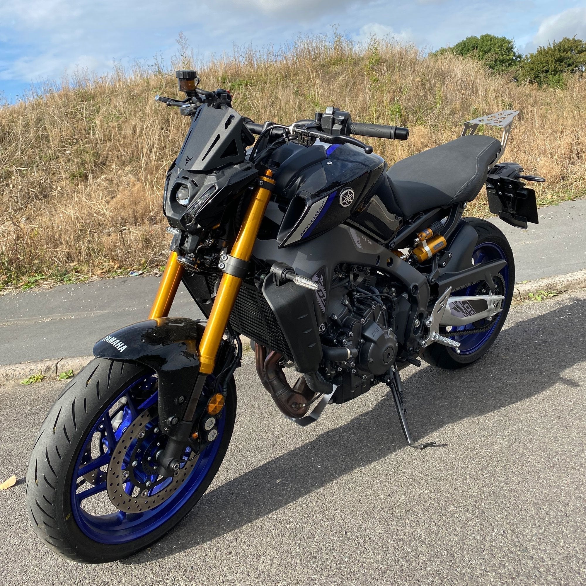 Pyramid Metal Fly Screen | Matte Black | Yamaha MT-09 SP 2021>2023 -  Shop name